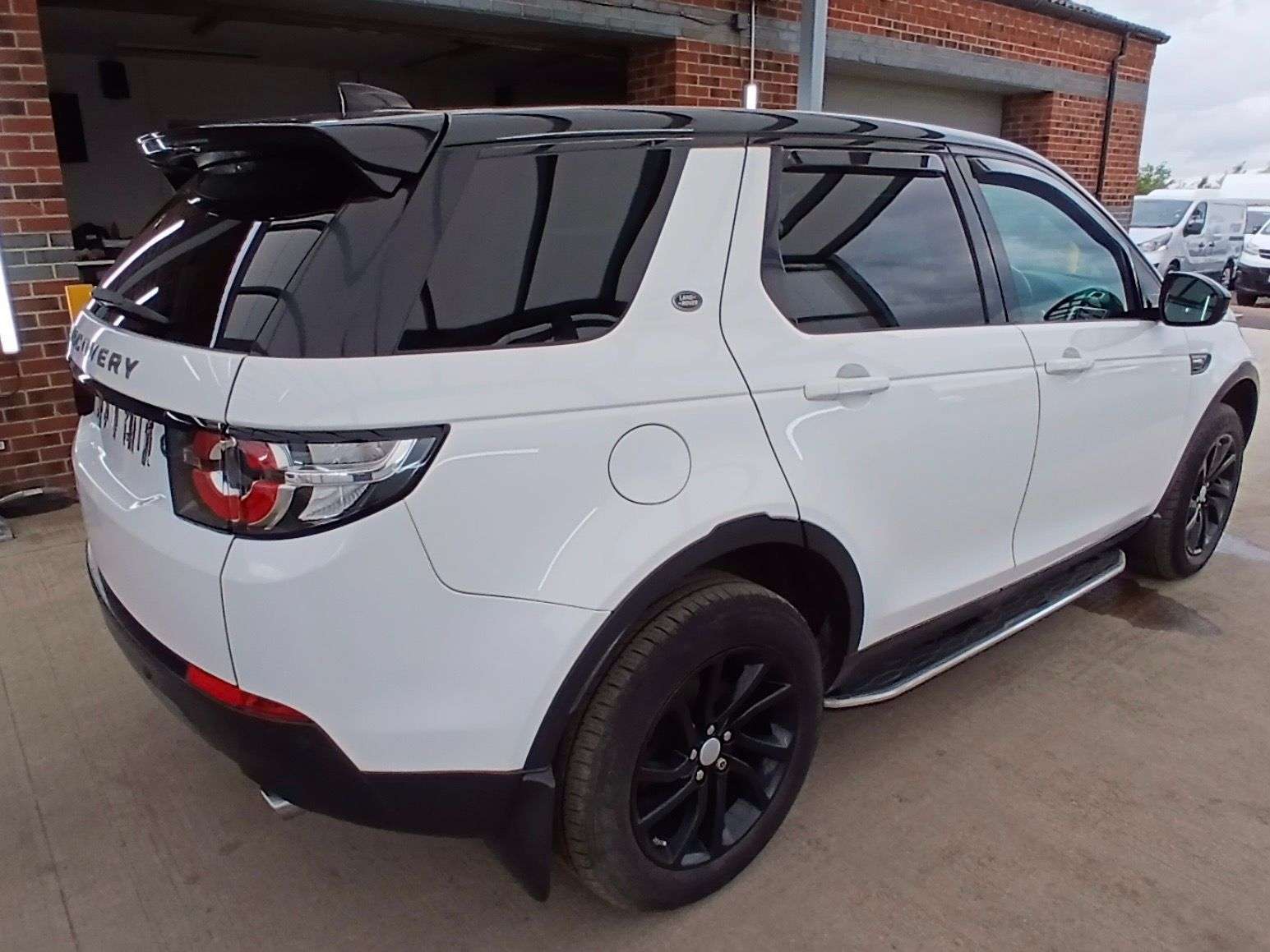 A 2017 LAND ROVER DISCOVERY SPORT 2.0 TD4 SE Tech SUV 5dr Diesel Auto 4WD Euro 6 (s/s) (180 ps) A 2017 LAND ROVER DISCOVERY SPORT 2.0 TD4 SE Tech SUV 5dr Diesel Auto 4WD Euro 6 (s/s) (180 ps)