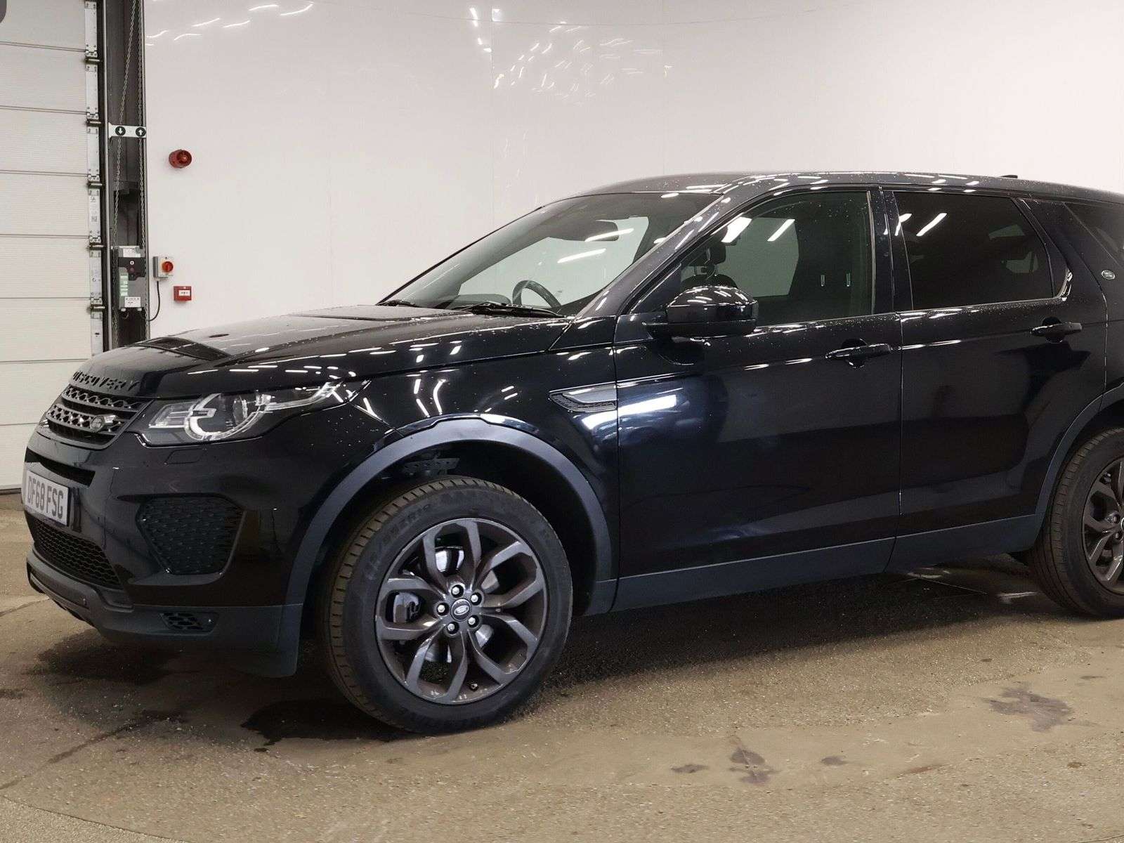 A 2019 LAND ROVER DISCOVERY SPORT 2.0 TD4 Landmark SUV 5dr Diesel Auto 4WD Euro 6 (s/s) (180 ps) A 2019 LAND ROVER DISCOVERY SPORT 2.0 TD4 Landmark SUV 5dr Diesel Auto 4WD Euro 6 (s/s) (180 ps)