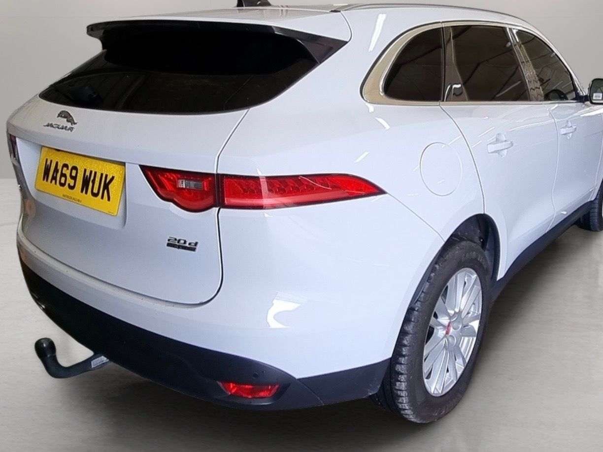 A 2019 JAGUAR F-PACE 2.0 D180 Portfolio SUV 5dr Diesel Auto AWD Euro 6 (s/s) (180 ps) A 2019 JAGUAR F-PACE 2.0 D180 Portfolio SUV 5dr Diesel Auto AWD Euro 6 (s/s) (180 ps)