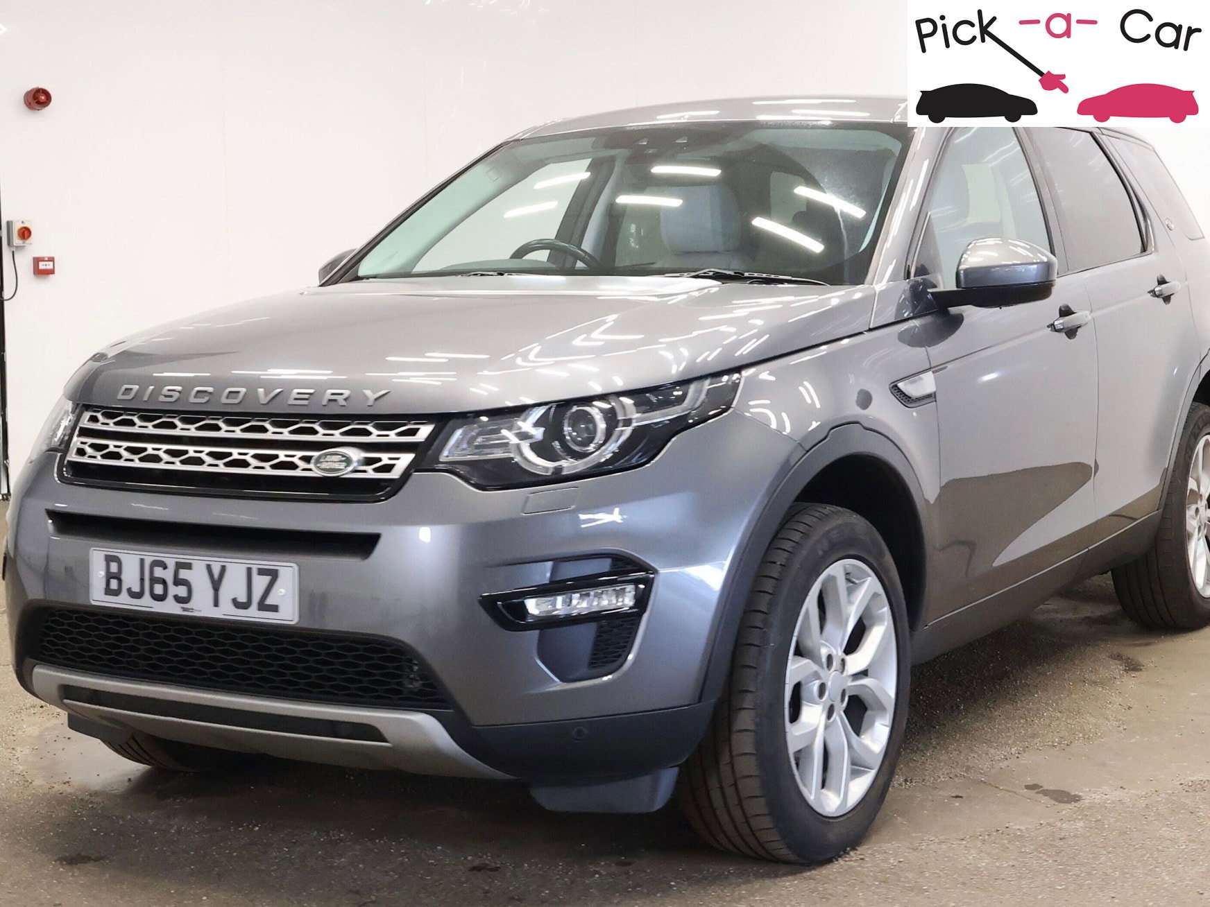 A 2015 LAND ROVER DISCOVERY SPORT 2.0 TD4 HSE SUV 5dr Diesel Manual 4WD Euro 6 (s/s) (180 ps) A 2015 LAND ROVER DISCOVERY SPORT 2.0 TD4 HSE SUV 5dr Diesel Manual 4WD Euro 6 (s/s) (180 ps)