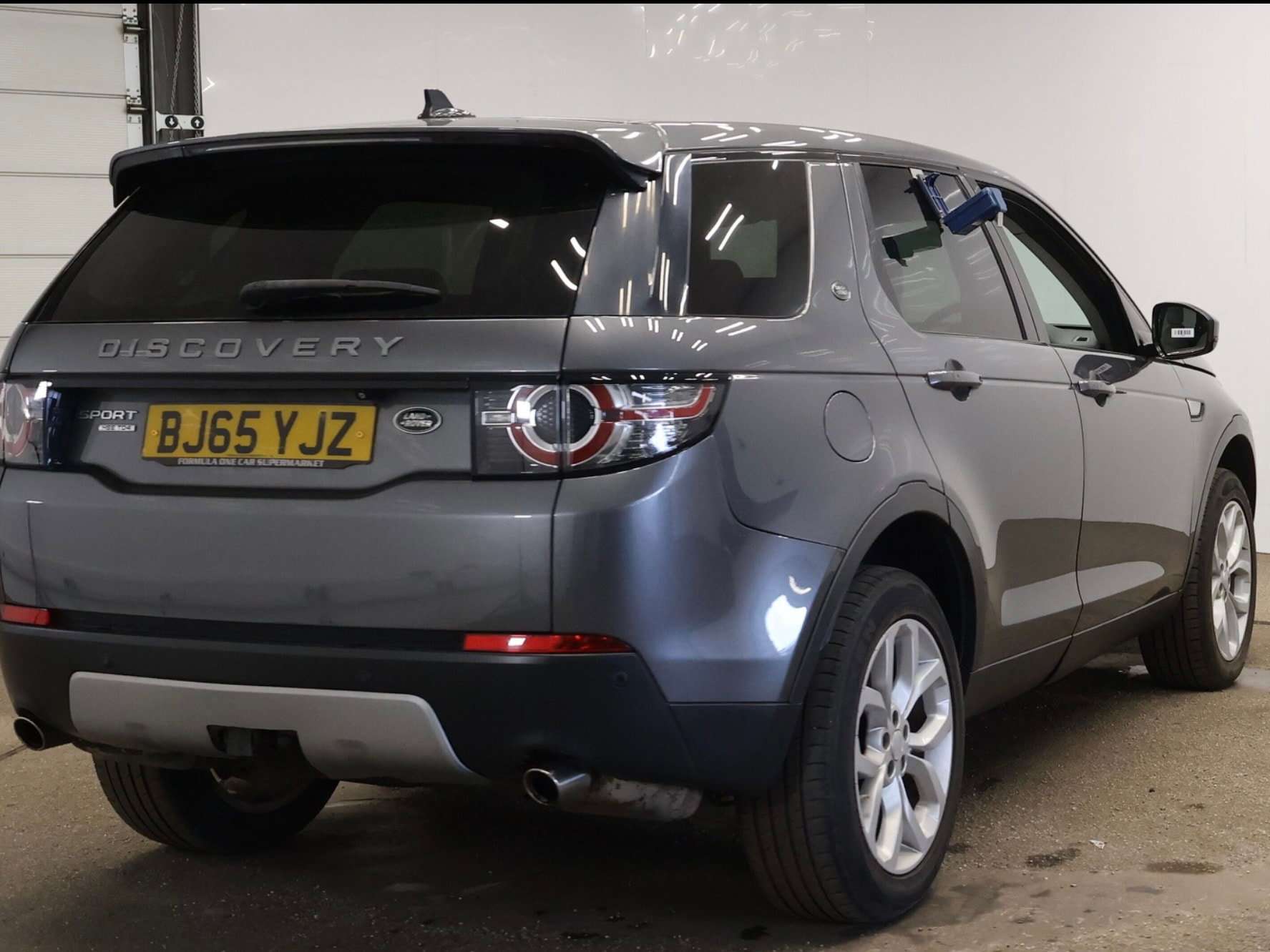 A 2015 LAND ROVER DISCOVERY SPORT 2.0 TD4 HSE SUV 5dr Diesel Manual 4WD Euro 6 (s/s) (180 ps) A 2015 LAND ROVER DISCOVERY SPORT 2.0 TD4 HSE SUV 5dr Diesel Manual 4WD Euro 6 (s/s) (180 ps)