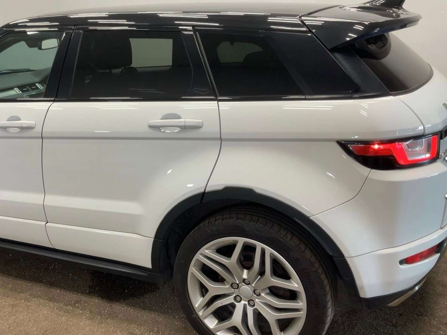 A 2016 LAND ROVER RANGE ROVER EVOQUE 2.0 TD4 HSE Dynamic Lux SUV 5dr Diesel Auto 4WD Euro 6 (s/s) (180 ps) A 2016 LAND ROVER RANGE ROVER EVOQUE 2.0 TD4 HSE Dynamic Lux SUV 5dr Diesel Auto 4WD Euro 6 (s/s) (180 ps)