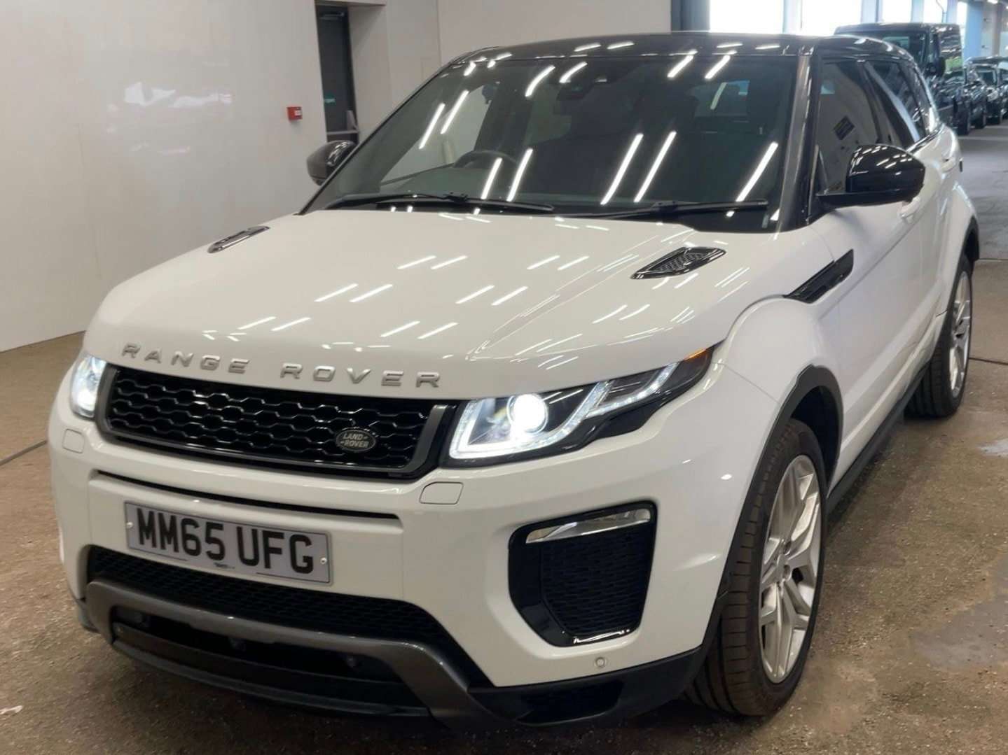 A 2016 LAND ROVER RANGE ROVER EVOQUE 2.0 TD4 HSE Dynamic Lux SUV 5dr Diesel Auto 4WD Euro 6 (s/s) (180 ps) A 2016 LAND ROVER RANGE ROVER EVOQUE 2.0 TD4 HSE Dynamic Lux SUV 5dr Diesel Auto 4WD Euro 6 (s/s) (180 ps)