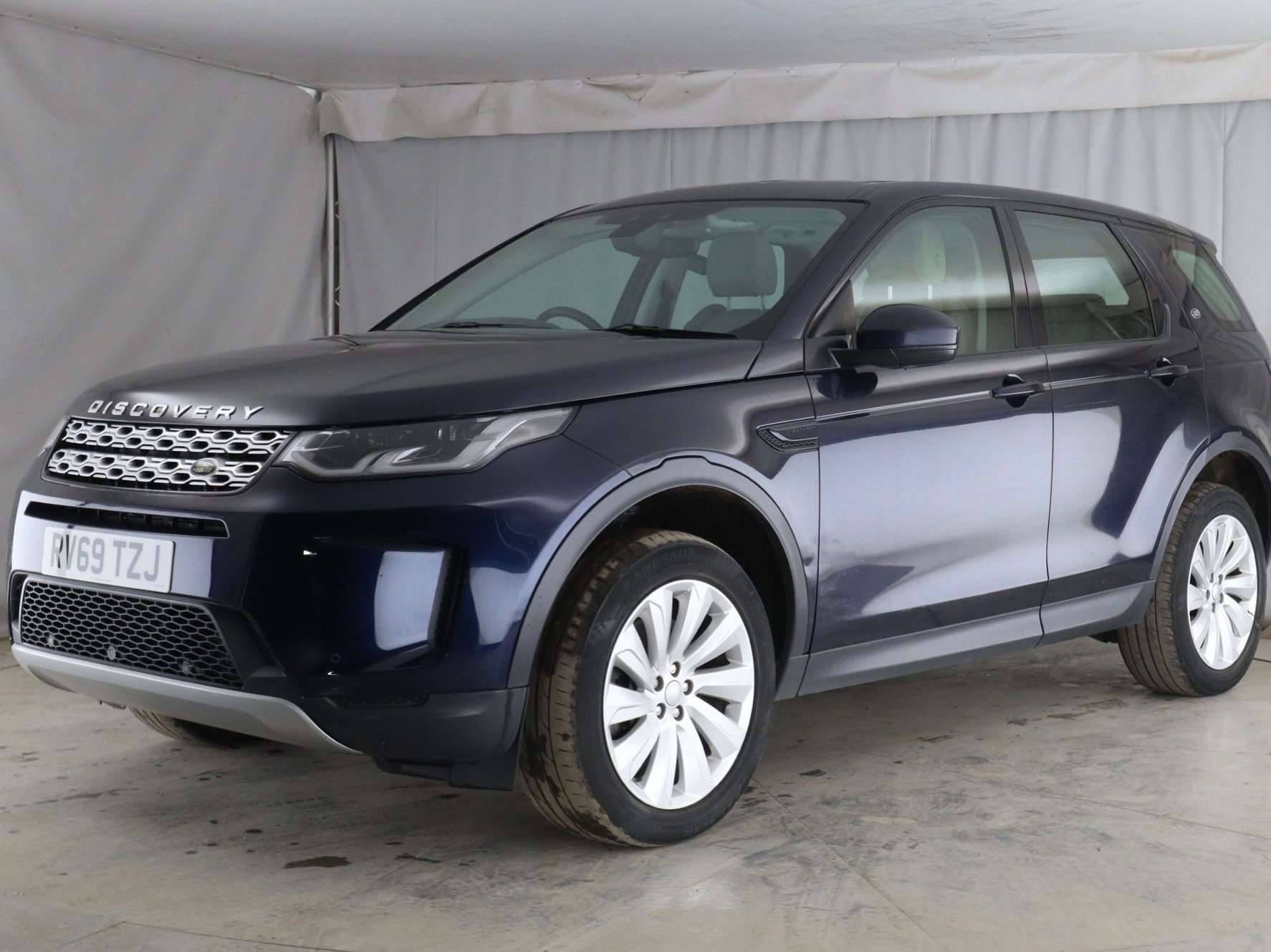 A 2019 LAND ROVER DISCOVERY SPORT 2.0 D180 MHEV SE SUV 5dr Diesel Auto 4WD Euro 6 (s/s) (180 ps) A 2019 LAND ROVER DISCOVERY SPORT 2.0 D180 MHEV SE SUV 5dr Diesel Auto 4WD Euro 6 (s/s) (180 ps)