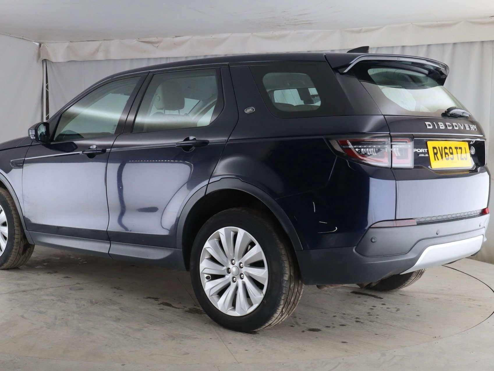 A 2019 LAND ROVER DISCOVERY SPORT 2.0 D180 MHEV SE SUV 5dr Diesel Auto 4WD Euro 6 (s/s) (180 ps) A 2019 LAND ROVER DISCOVERY SPORT 2.0 D180 MHEV SE SUV 5dr Diesel Auto 4WD Euro 6 (s/s) (180 ps)
