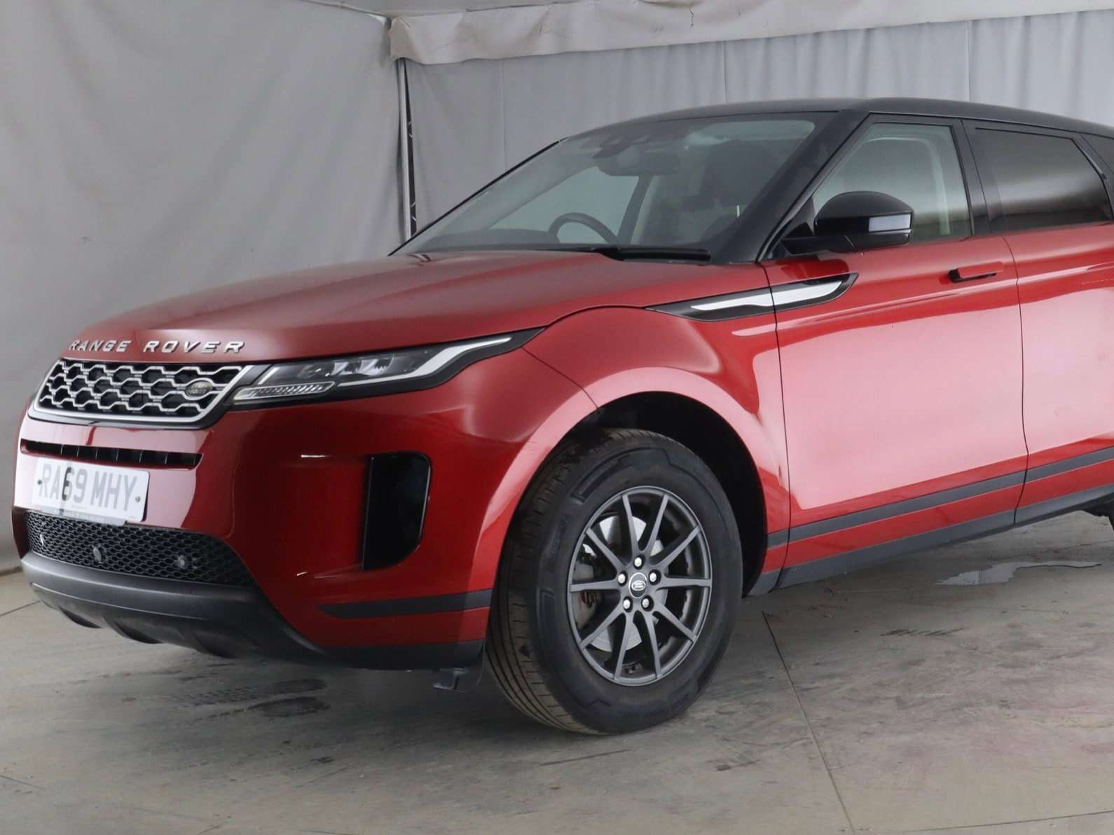 A 2019 LAND ROVER RANGE ROVER EVOQUE 2.0 D180 SUV 5dr Diesel Auto 4WD Euro 6 (s/s) (180 ps) A 2019 LAND ROVER RANGE ROVER EVOQUE 2.0 D180 SUV 5dr Diesel Auto 4WD Euro 6 (s/s) (180 ps)