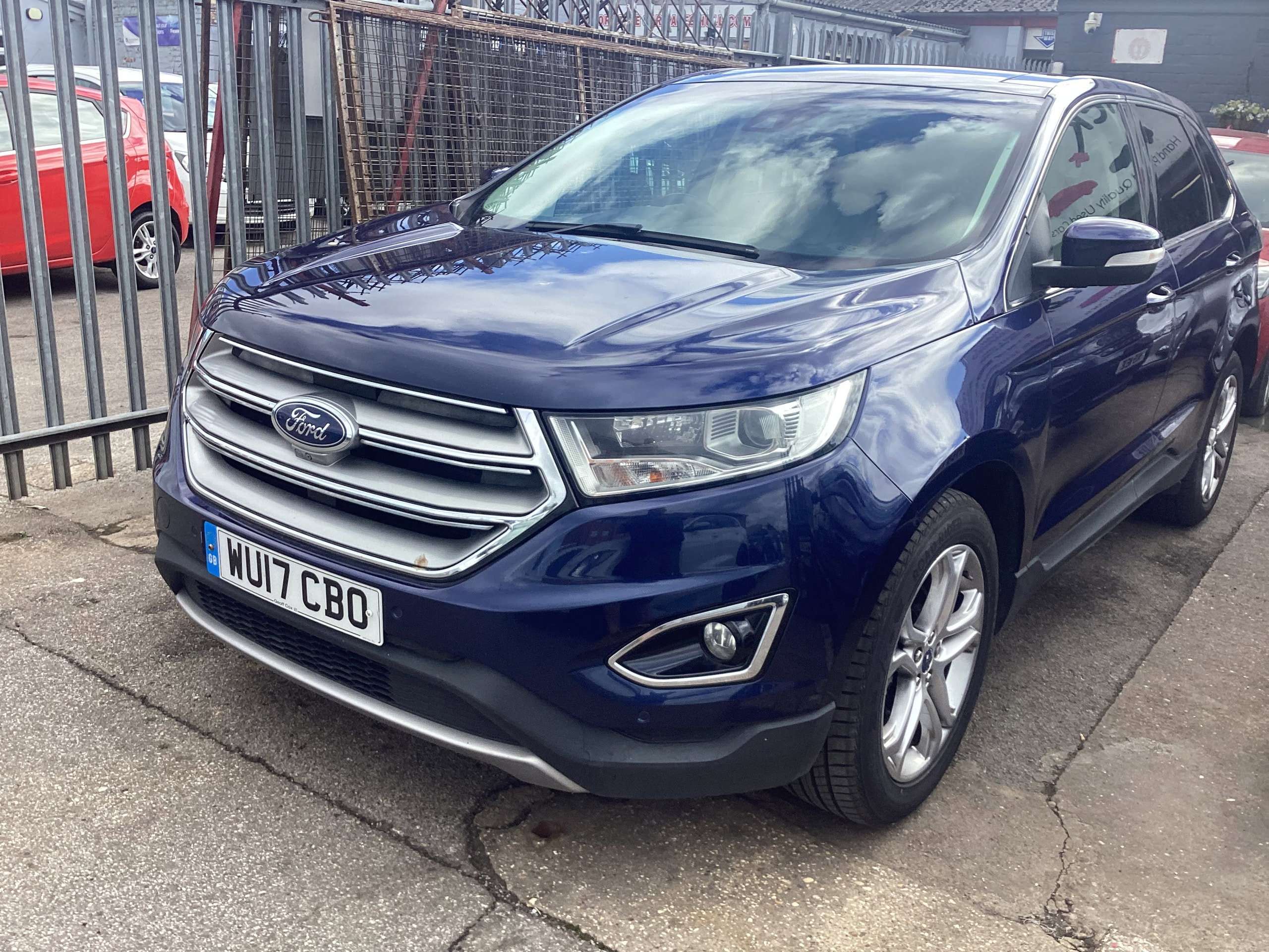 A 2017 FORD EDGE 2.0 TDCi Titanium SUV 5dr Diesel Manual AWD Euro 6 (s/s) (180 ps) A 2017 FORD EDGE 2.0 TDCi Titanium SUV 5dr Diesel Manual AWD Euro 6 (s/s) (180 ps)