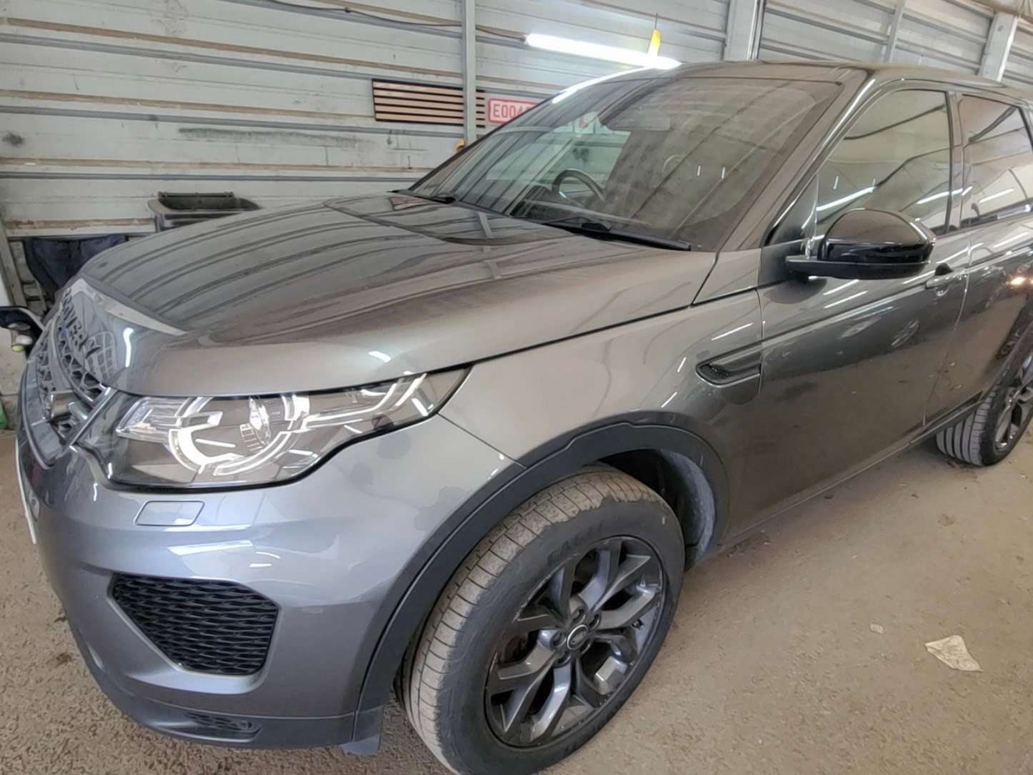 A 2018 LAND ROVER DISCOVERY SPORT 2.0 TD4 Landmark SUV 5dr Diesel Auto 4WD Euro 6 (s/s) (180 ps) A 2018 LAND ROVER DISCOVERY SPORT 2.0 TD4 Landmark SUV 5dr Diesel Auto 4WD Euro 6 (s/s) (180 ps)