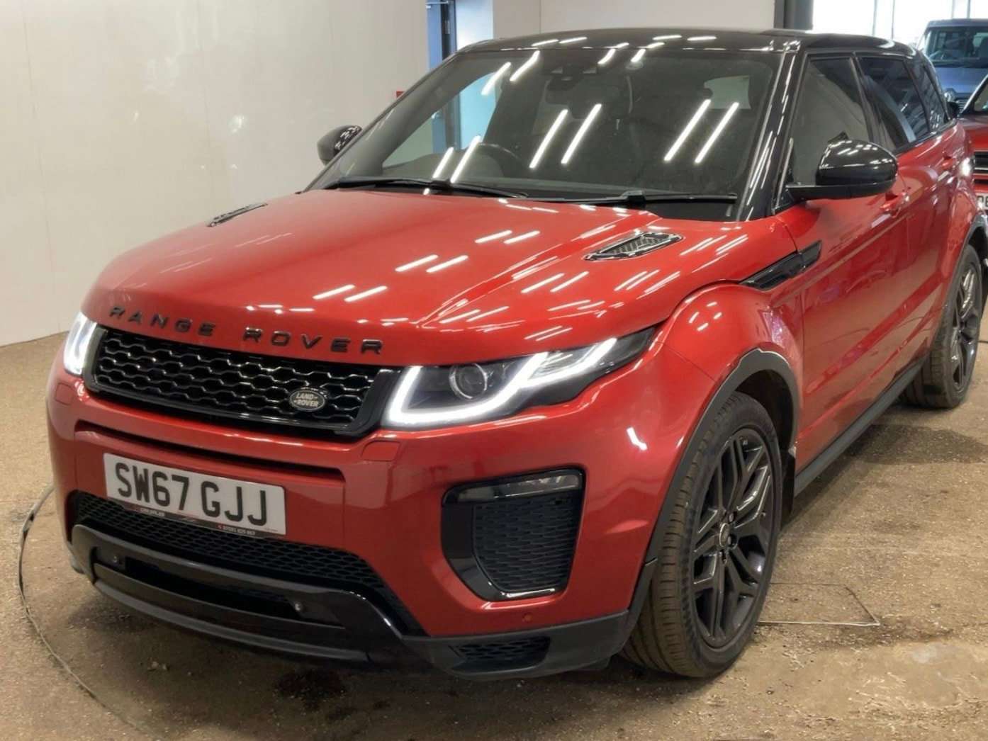 A 2017 LAND ROVER RANGE ROVER EVOQUE 2.0 SD4 HSE Dynamic SUV 5dr Diesel Auto 4WD Euro 6 (s/s) (240 ps) A 2017 LAND ROVER RANGE ROVER EVOQUE 2.0 SD4 HSE Dynamic SUV 5dr Diesel Auto 4WD Euro 6 (s/s) (240 ps)