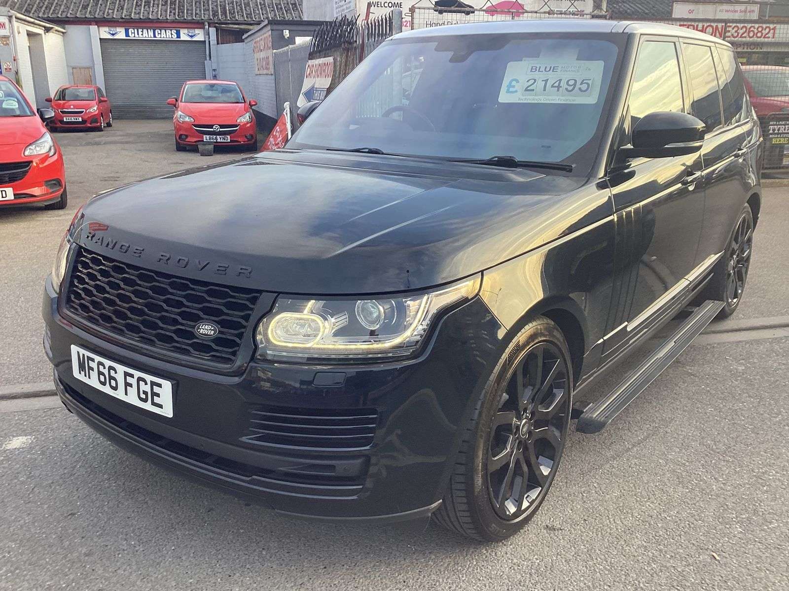 A 2016 LAND ROVER RANGE ROVER 3.0 TD V6 Vogue SUV 5dr Diesel Auto 4WD Euro 6 (s/s) (258 ps) A 2016 LAND ROVER RANGE ROVER 3.0 TD V6 Vogue SUV 5dr Diesel Auto 4WD Euro 6 (s/s) (258 ps)