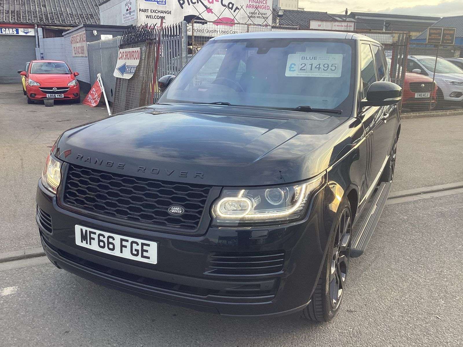 A 2016 LAND ROVER RANGE ROVER 3.0 TD V6 Vogue SUV 5dr Diesel Auto 4WD Euro 6 (s/s) (258 ps) A 2016 LAND ROVER RANGE ROVER 3.0 TD V6 Vogue SUV 5dr Diesel Auto 4WD Euro 6 (s/s) (258 ps)