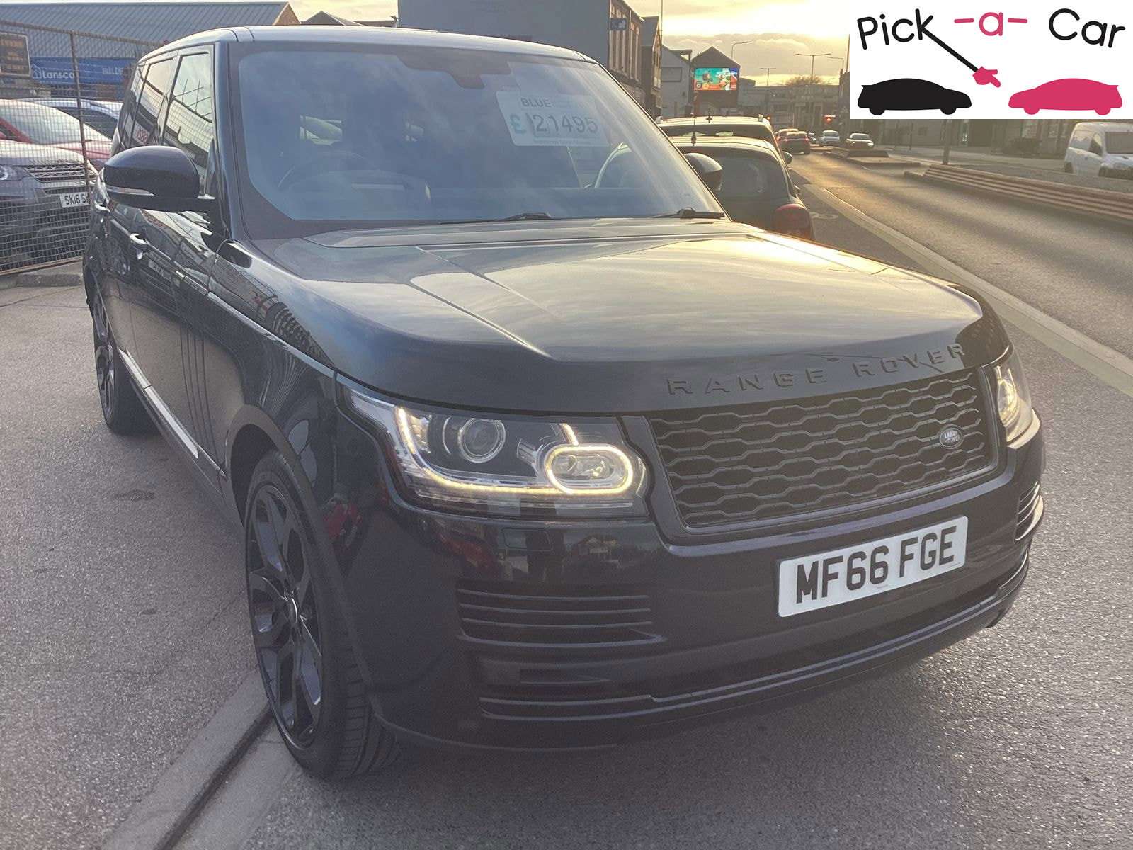 A 2016 LAND ROVER RANGE ROVER 3.0 TD V6 Vogue SUV 5dr Diesel Auto 4WD Euro 6 (s/s) (258 ps) A 2016 LAND ROVER RANGE ROVER 3.0 TD V6 Vogue SUV 5dr Diesel Auto 4WD Euro 6 (s/s) (258 ps)