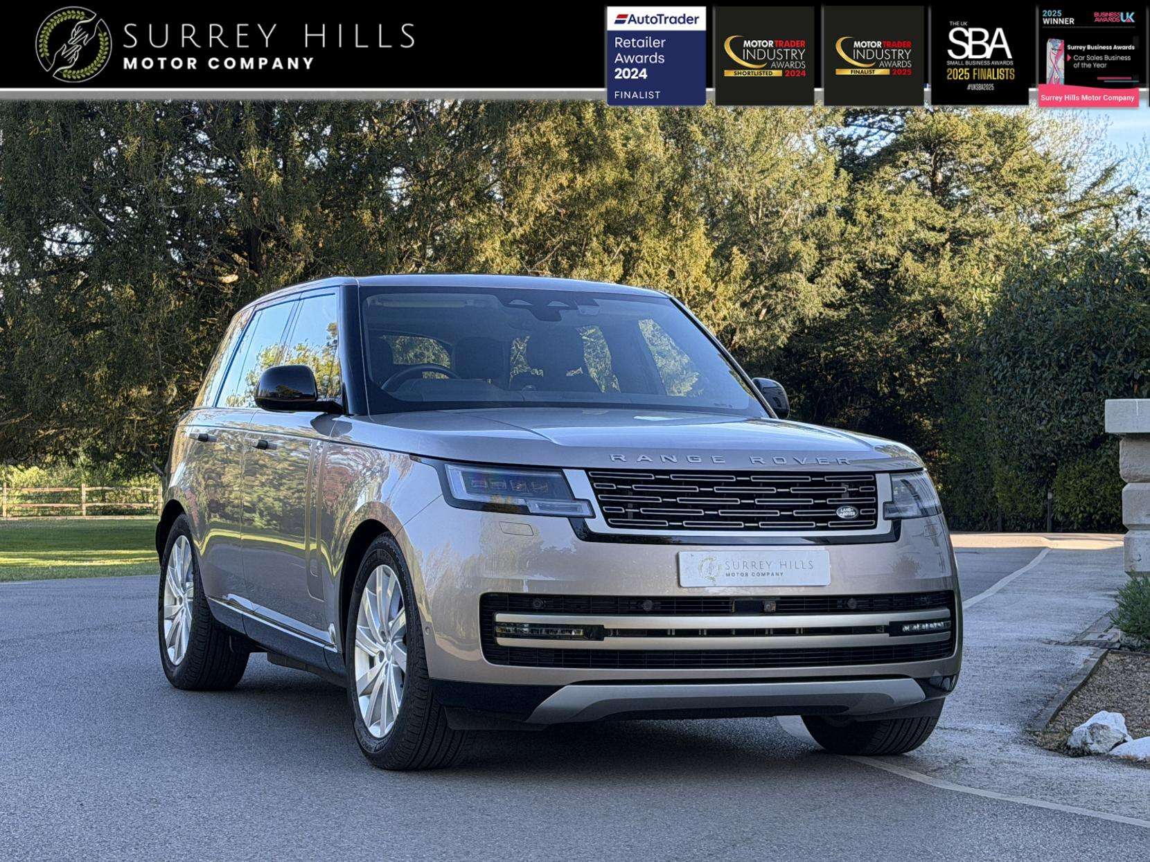 A 2022 LAND ROVER RANGE ROVER 3.0 P440e 38.2kWh SE SUV 5dr Petrol Plug-in Hybrid Auto 4WD Euro 6 (s/s) (440 ps) A 2022 LAND ROVER RANGE ROVER 3.0 P440e 38.2kWh SE SUV 5dr Petrol Plug-in Hybrid Auto 4WD Euro 6 (s/s) (440 ps)