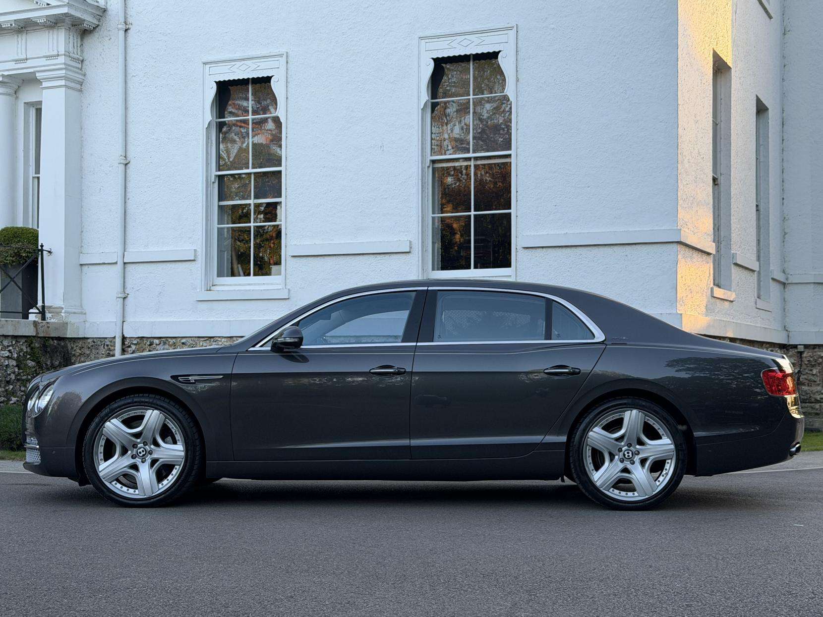 A 2014 BENTLEY FLYING SPUR 6.0 W12 Saloon 4dr Petrol Auto 4WD Euro 5 (625 ps) A 2014 BENTLEY FLYING SPUR 6.0 W12 Saloon 4dr Petrol Auto 4WD Euro 5 (625 ps)