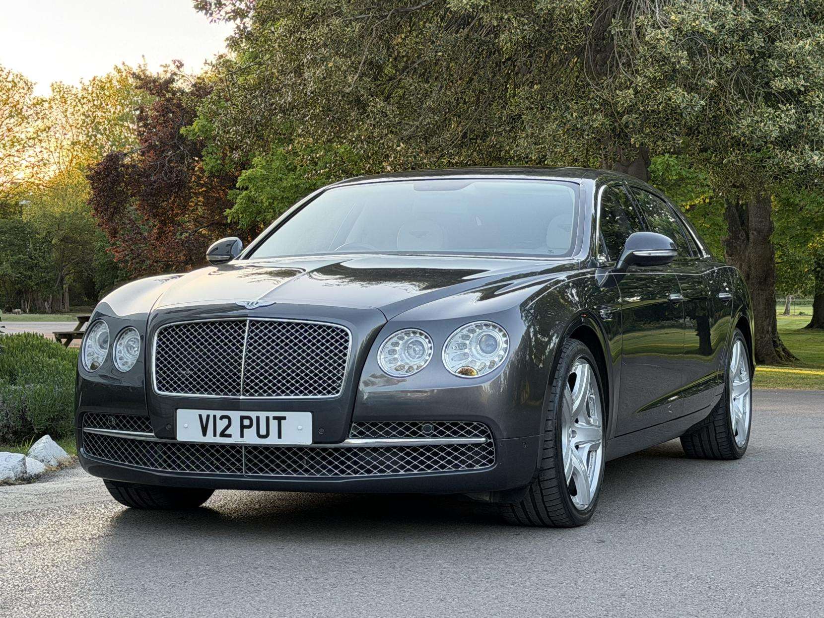 A 2014 BENTLEY FLYING SPUR 6.0 W12 Saloon 4dr Petrol Auto 4WD Euro 5 (625 ps) A 2014 BENTLEY FLYING SPUR 6.0 W12 Saloon 4dr Petrol Auto 4WD Euro 5 (625 ps)