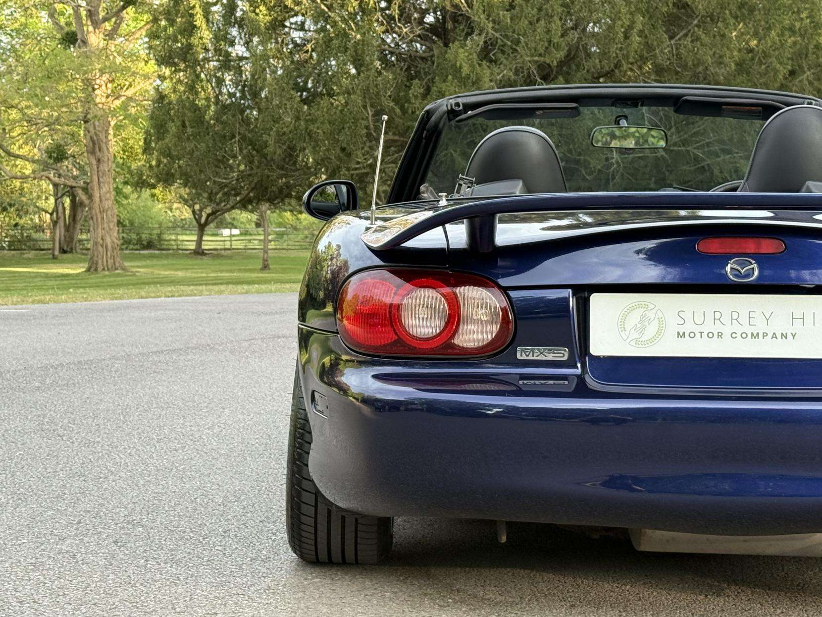 2004 MAZDA MX-5 2004 MAZDA MX-5