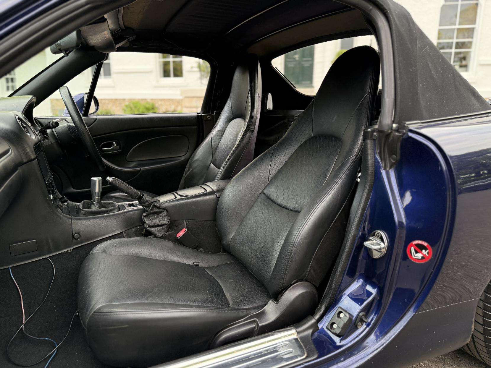 2004 MAZDA MX-5 2004 MAZDA MX-5