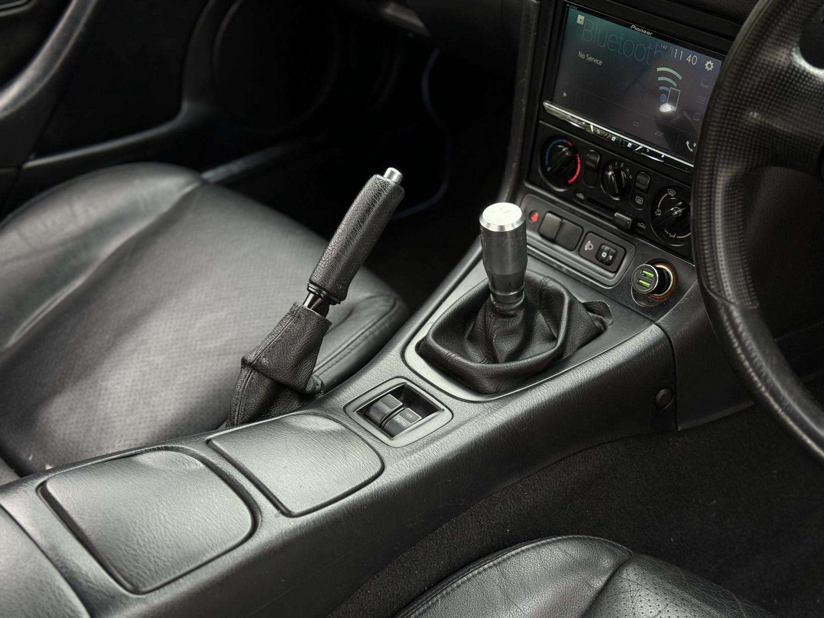 2004 MAZDA MX-5 2004 MAZDA MX-5