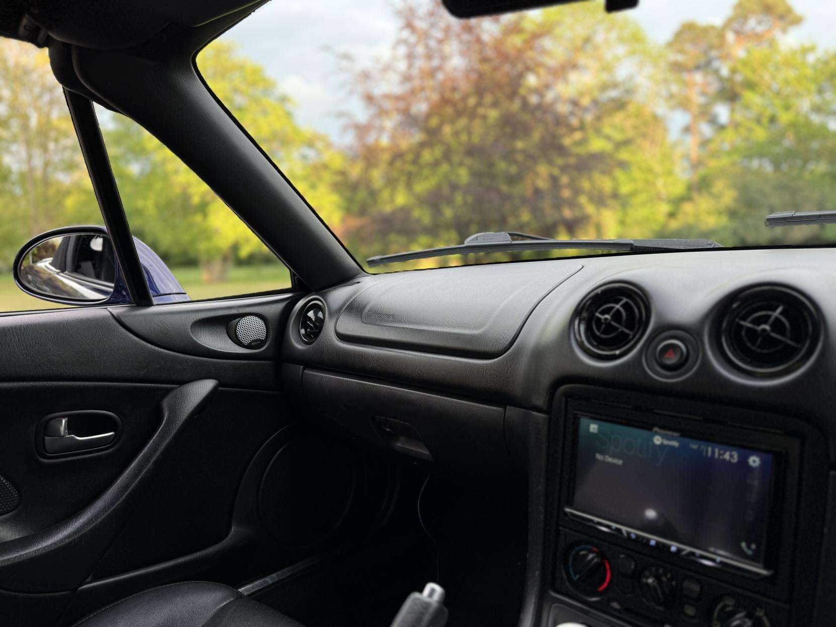 2004 MAZDA MX-5 2004 MAZDA MX-5