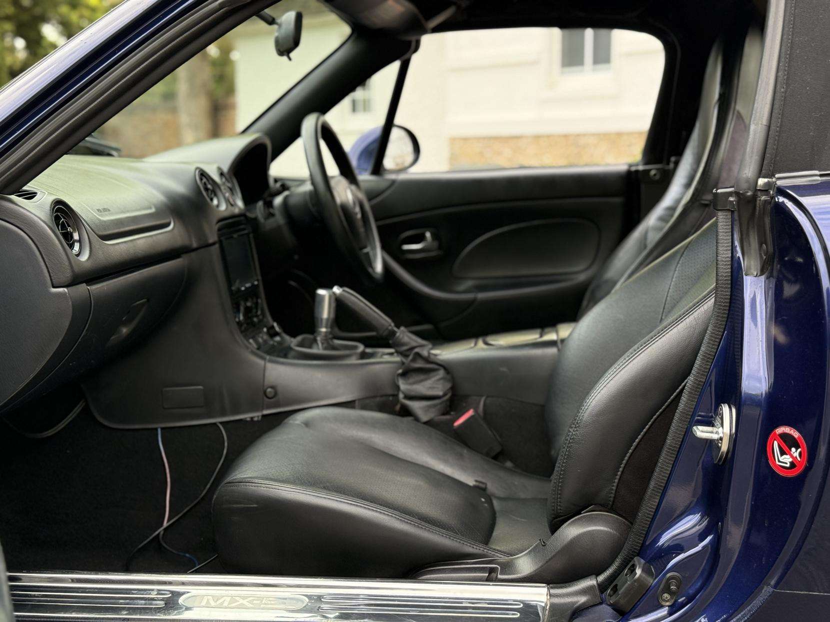 2004 MAZDA MX-5 2004 MAZDA MX-5