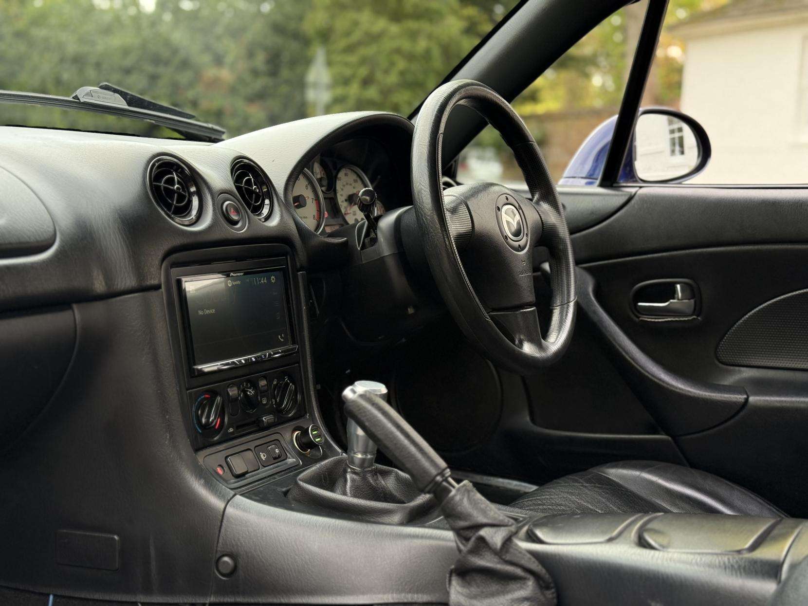 2004 MAZDA MX-5 2004 MAZDA MX-5