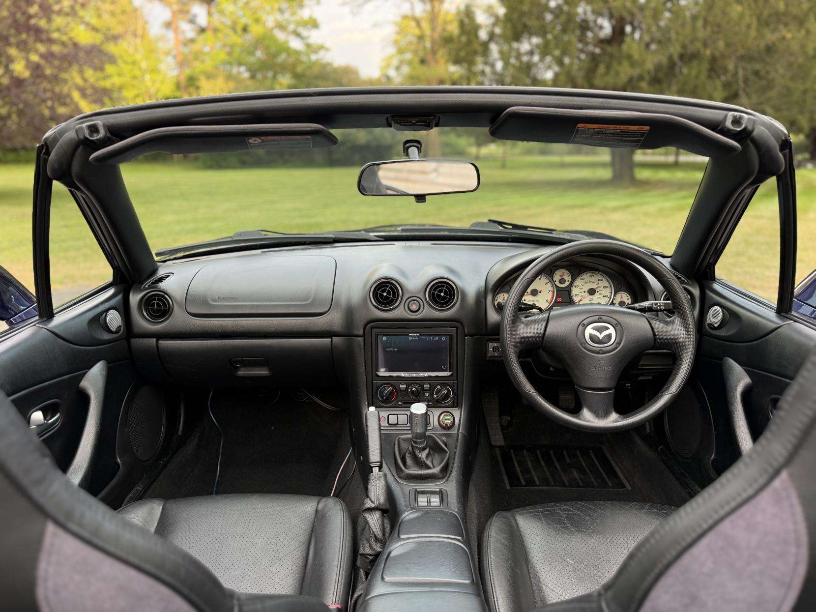 2004 MAZDA MX-5 2004 MAZDA MX-5
