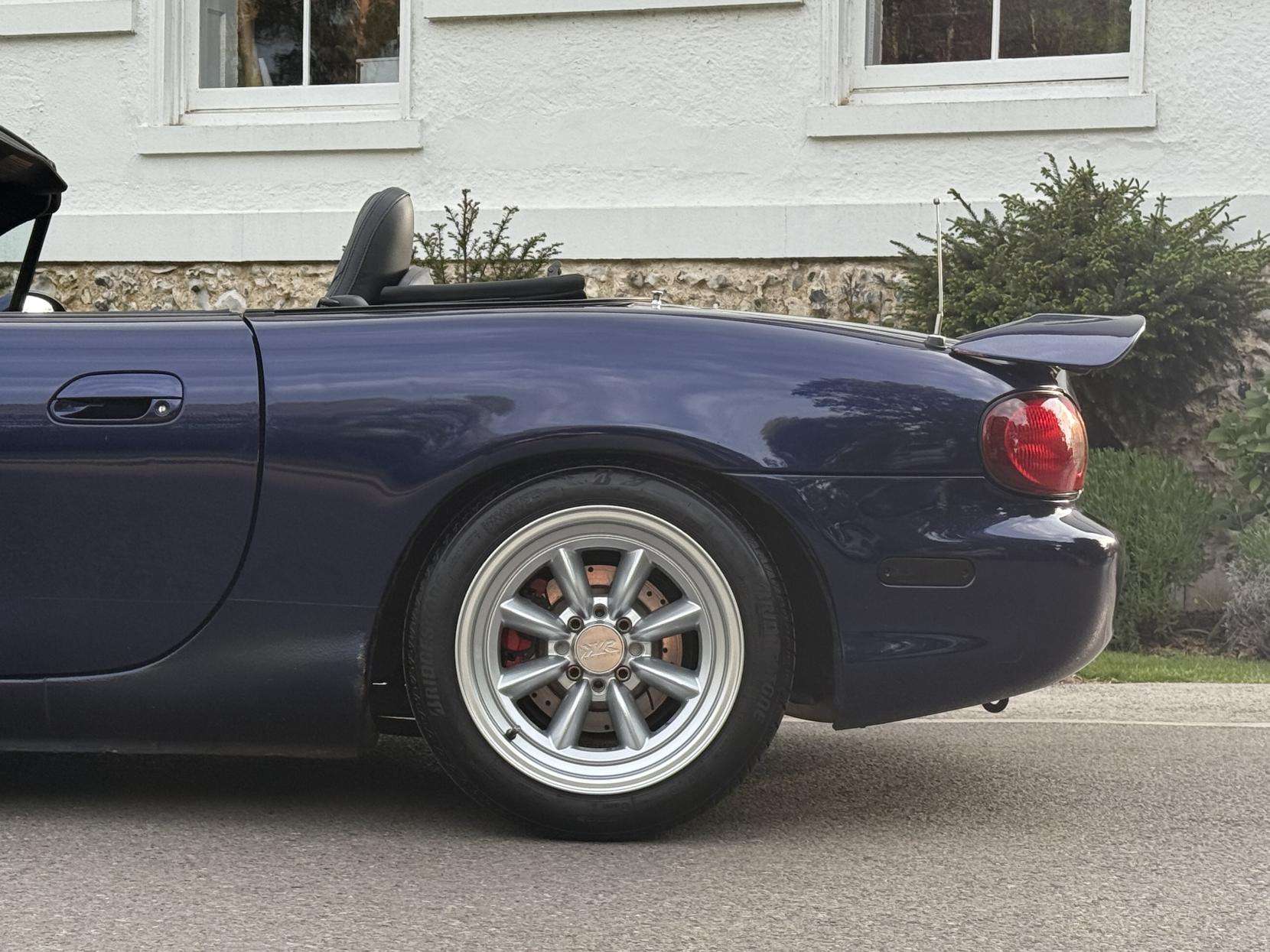 2004 MAZDA MX-5 2004 MAZDA MX-5