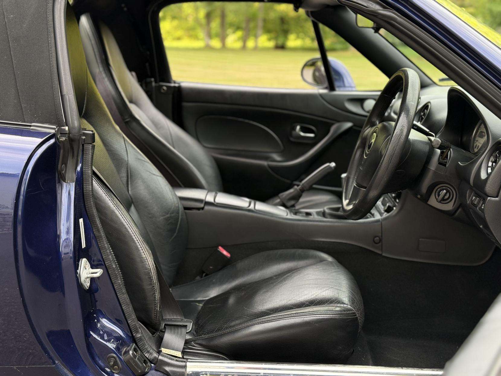 2004 MAZDA MX-5 2004 MAZDA MX-5
