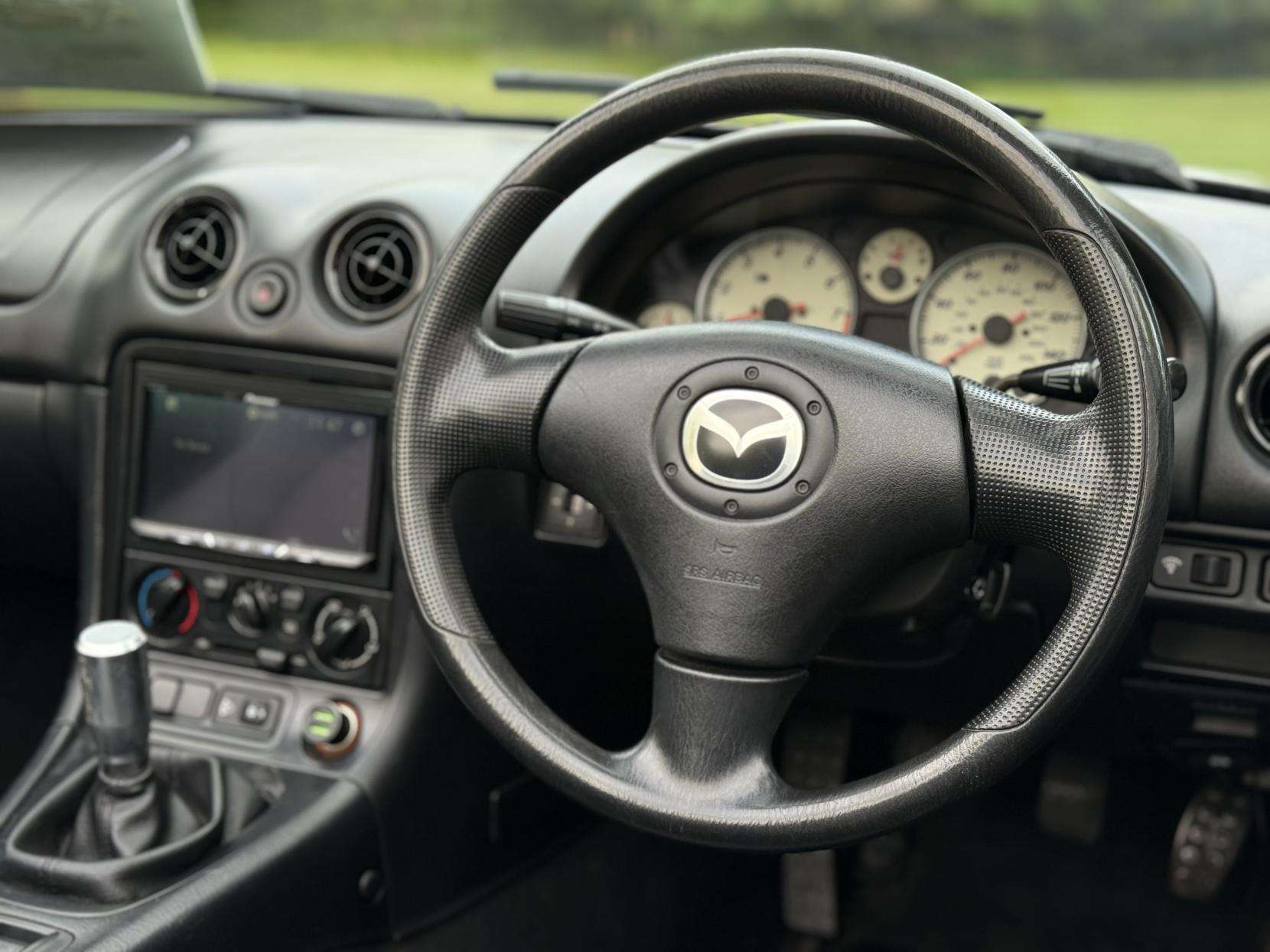 2004 MAZDA MX-5 2004 MAZDA MX-5