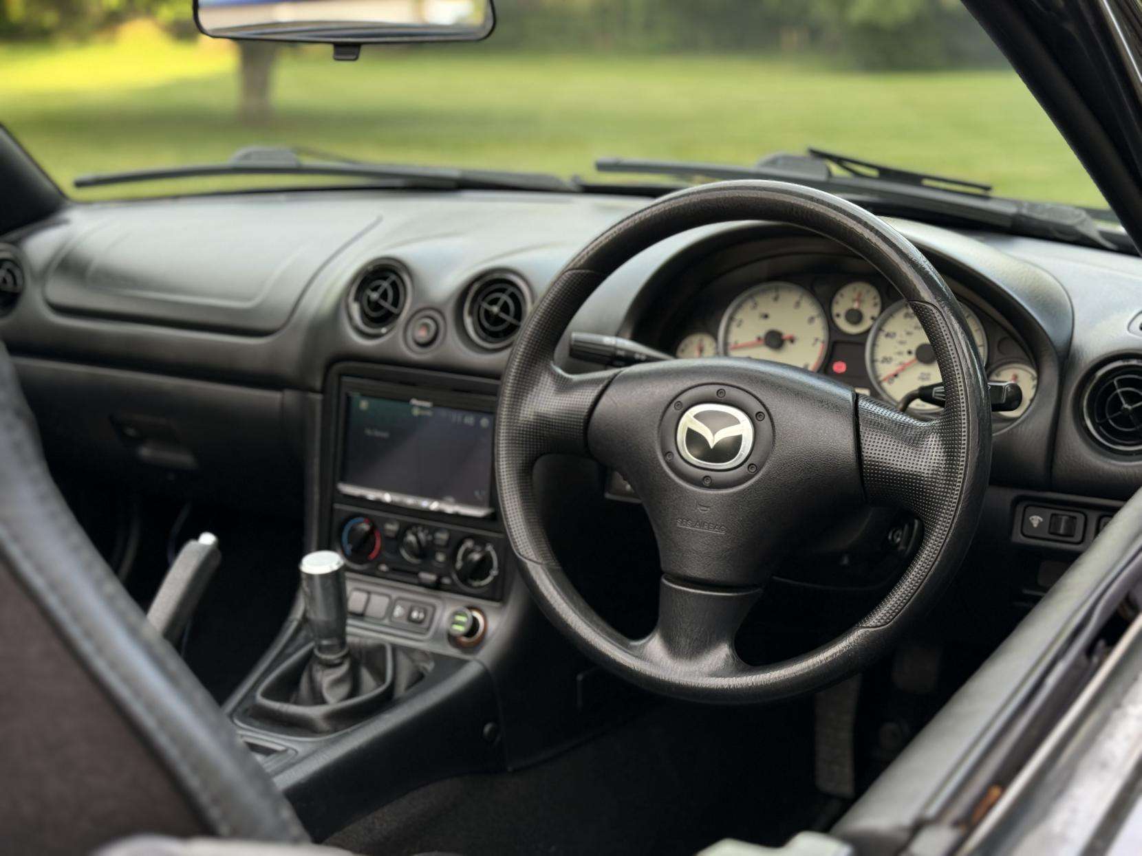 2004 MAZDA MX-5 2004 MAZDA MX-5