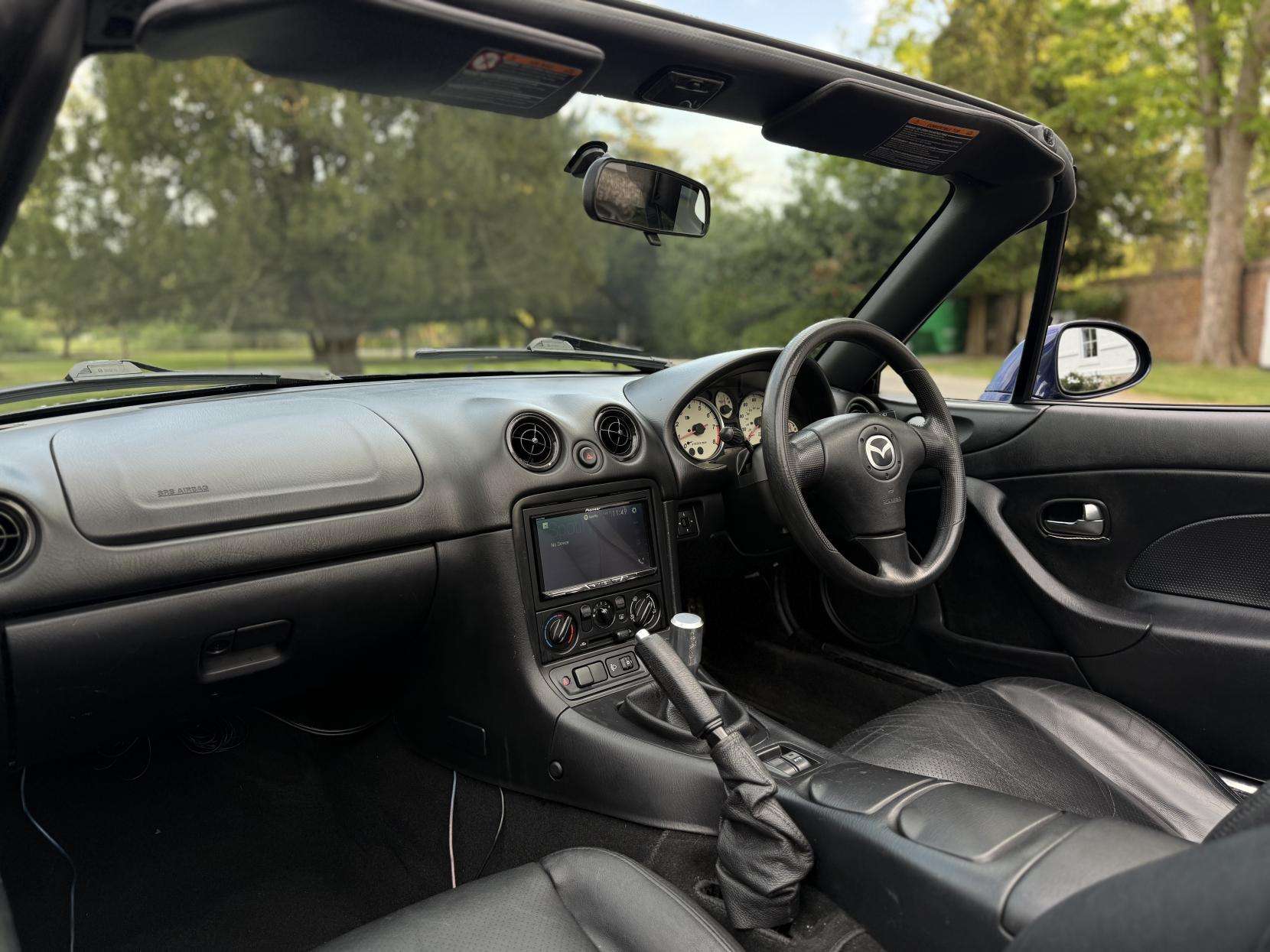 2004 MAZDA MX-5 2004 MAZDA MX-5