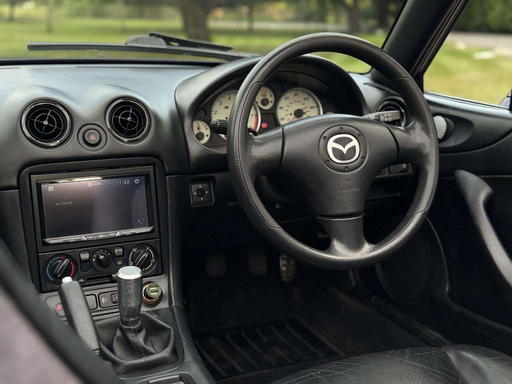 2004 MAZDA MX-5 2004 MAZDA MX-5