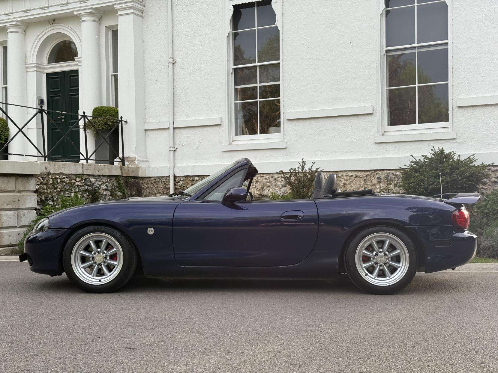 A 2004 MAZDA MX-5 1.8 Convertible 2dr Petrol Manual (210 g/km, 146 bhp) A 2004 MAZDA MX-5 1.8 Convertible 2dr Petrol Manual (210 g/km, 146 bhp)