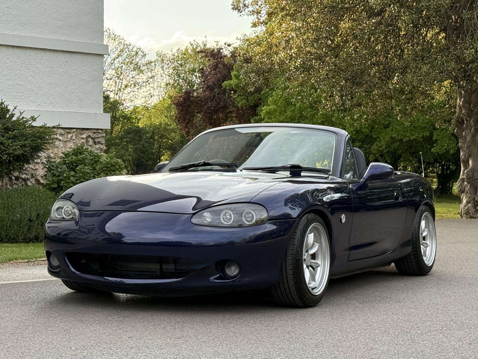 A 2004 MAZDA MX-5 1.8 Convertible 2dr Petrol Manual (210 g/km, 146 bhp) A 2004 MAZDA MX-5 1.8 Convertible 2dr Petrol Manual (210 g/km, 146 bhp)