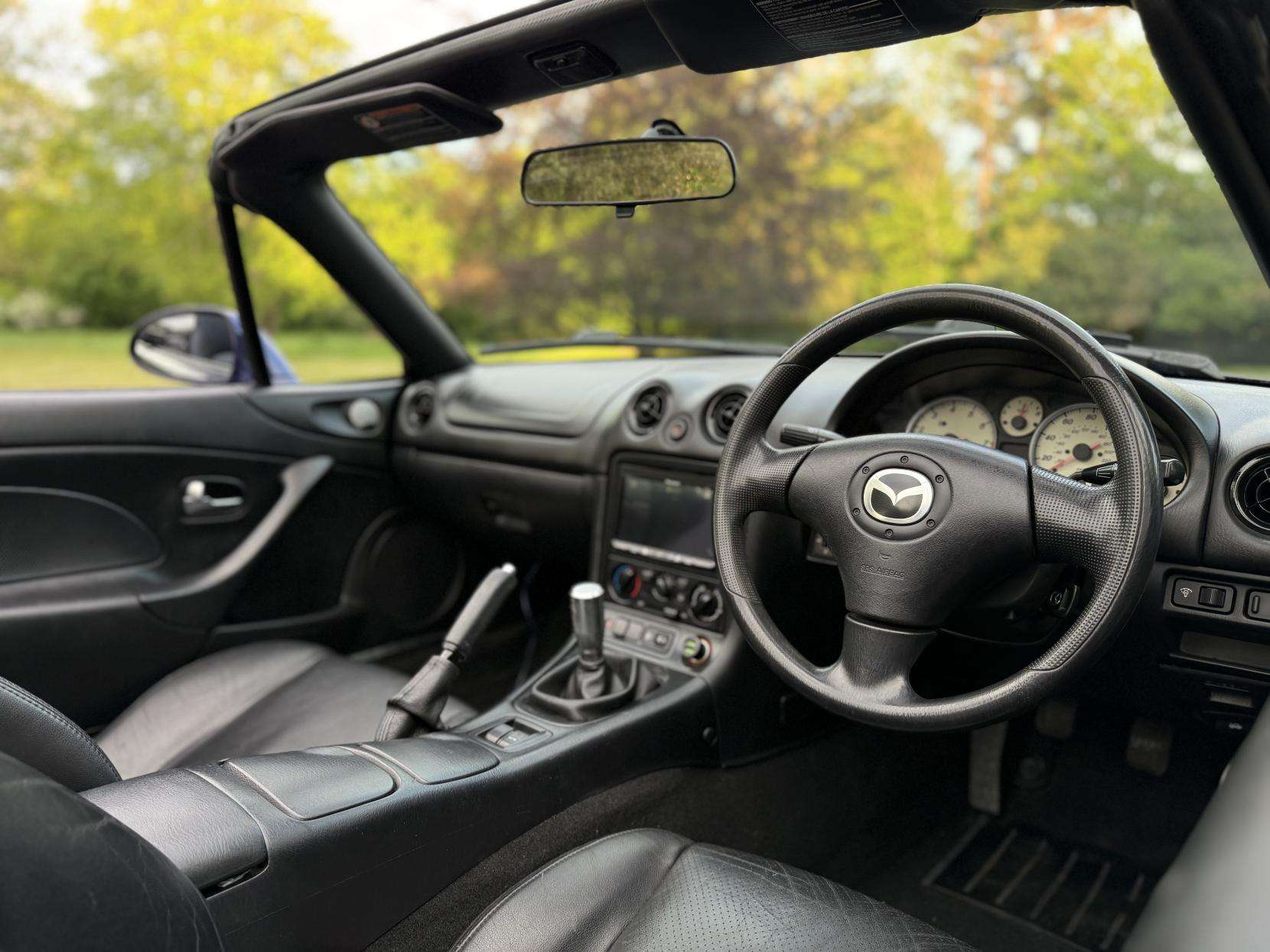 2004 MAZDA MX-5 2004 MAZDA MX-5