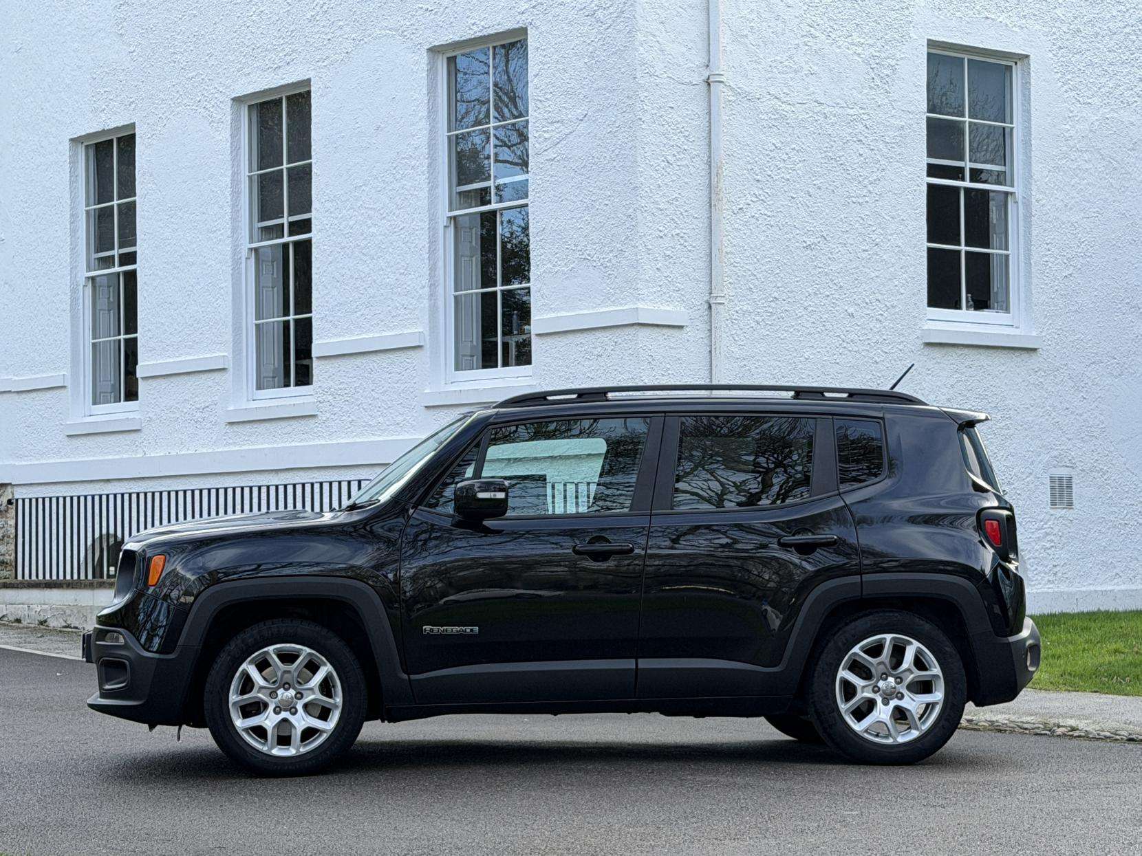 A 2016 JEEP RENEGADE 1.4T MultiAirII Longitude SUV 5dr Petrol DDCT Euro 6 (s/s) (140 ps) A 2016 JEEP RENEGADE 1.4T MultiAirII Longitude SUV 5dr Petrol DDCT Euro 6 (s/s) (140 ps)