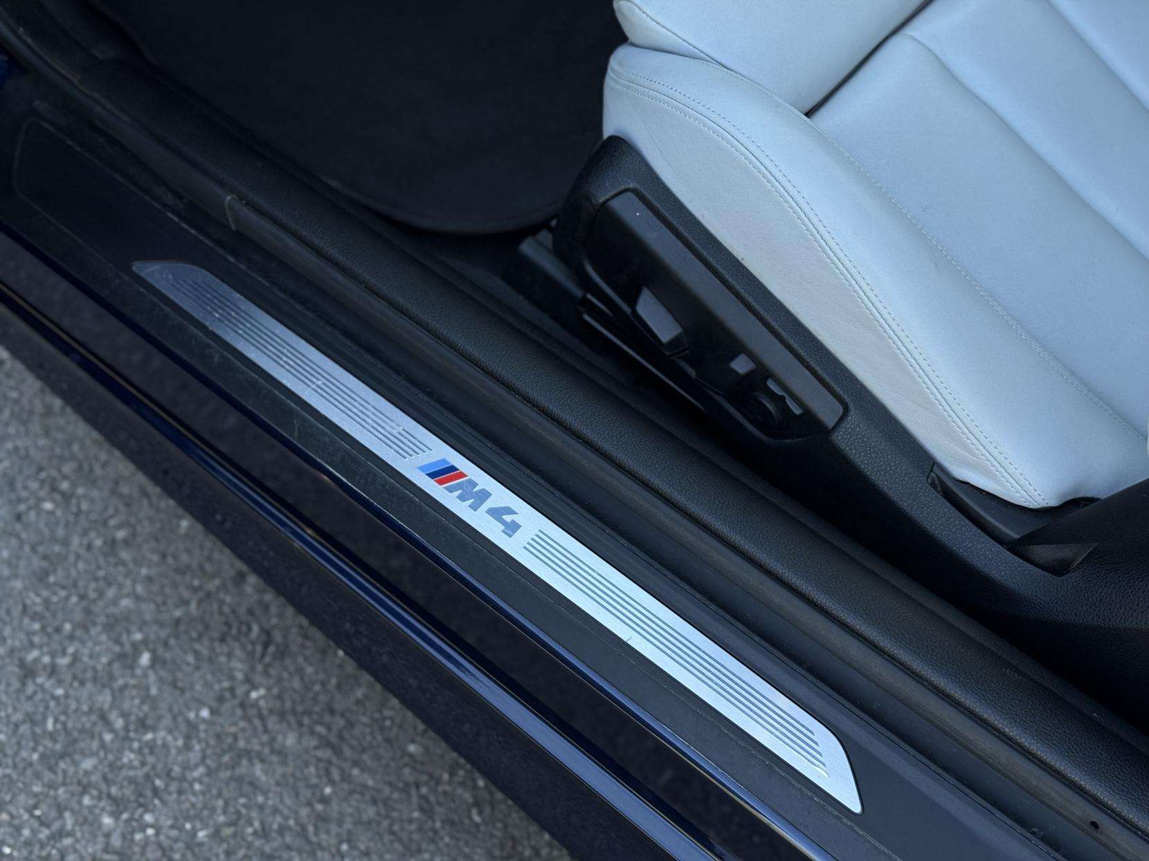 2014 BMW M4 2014 BMW M4