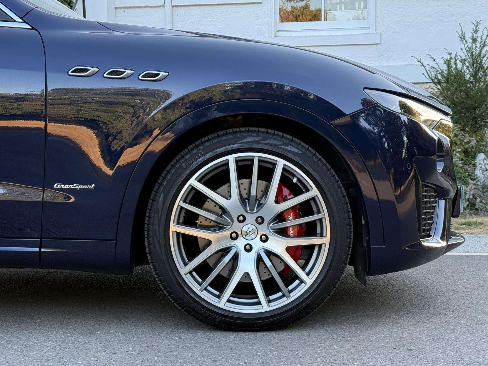 2021 MASERATI LEVANTE 2021 MASERATI LEVANTE