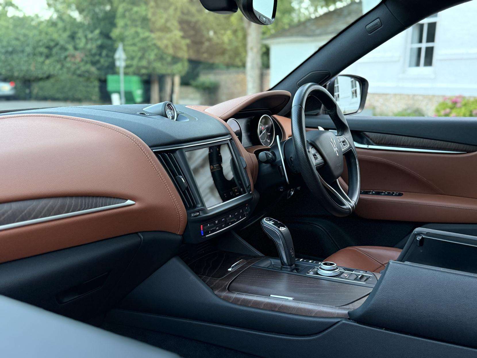 2021 MASERATI LEVANTE 2021 MASERATI LEVANTE