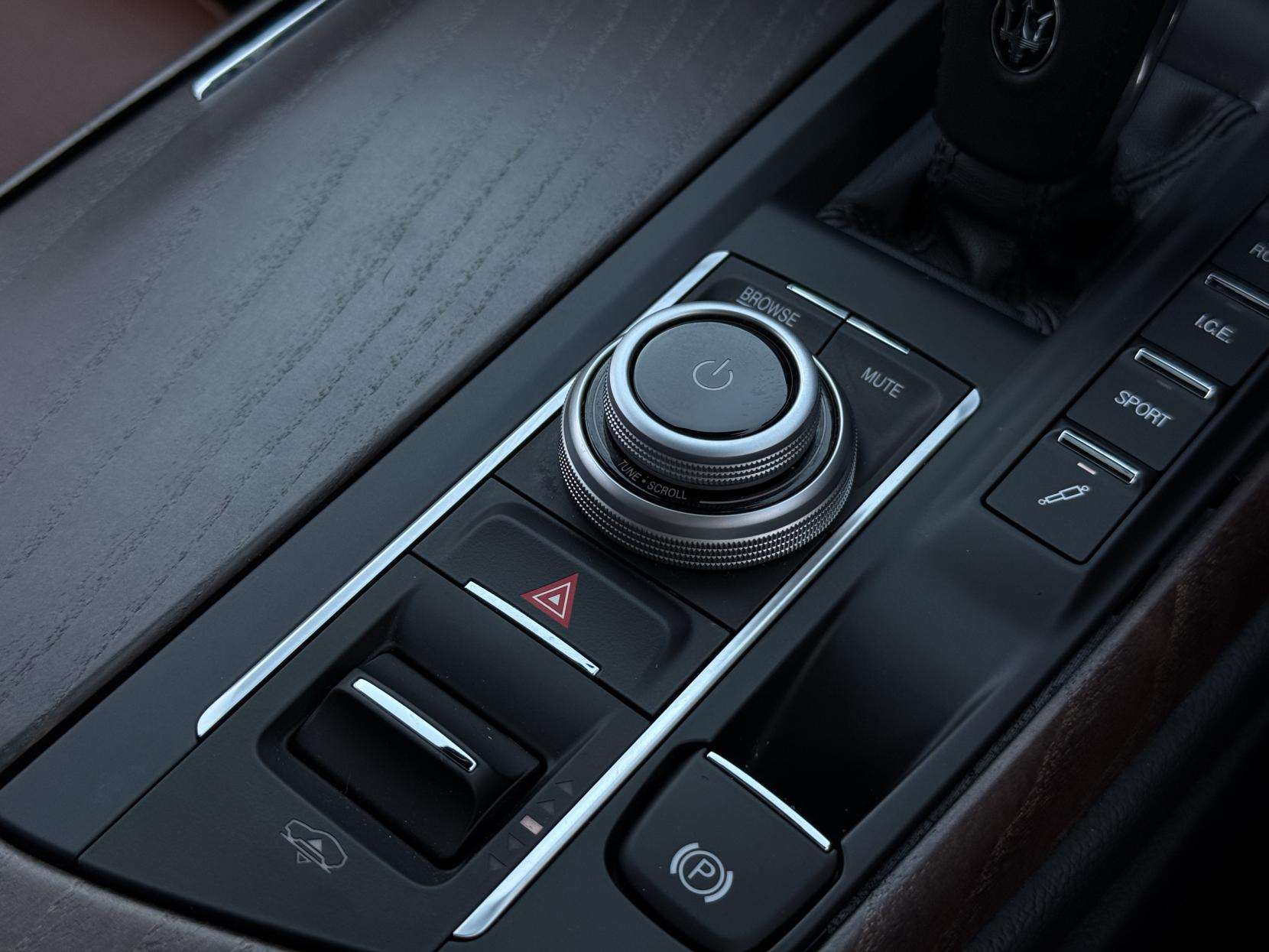 2021 MASERATI LEVANTE 2021 MASERATI LEVANTE