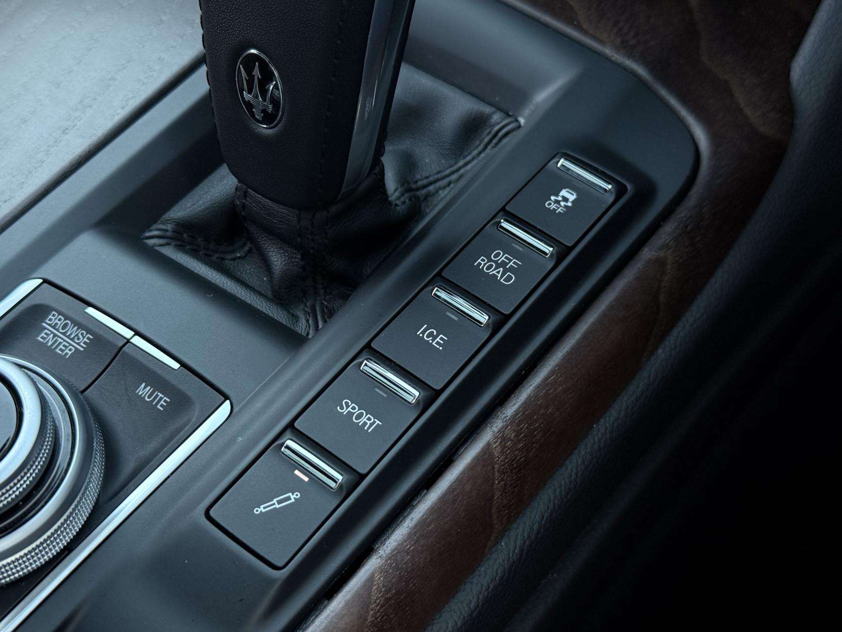 2021 MASERATI LEVANTE 2021 MASERATI LEVANTE