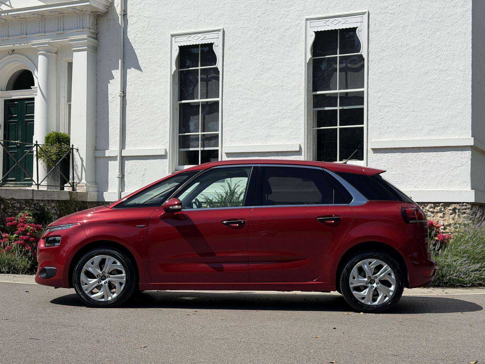 A 2015 CITROEN C4 PICASSO 1.6 BlueHDi Exclusive+ MPV 5dr Diesel Manual Euro 6 (s/s) (120 ps) A 2015 CITROEN C4 PICASSO 1.6 BlueHDi Exclusive+ MPV 5dr Diesel Manual Euro 6 (s/s) (120 ps)