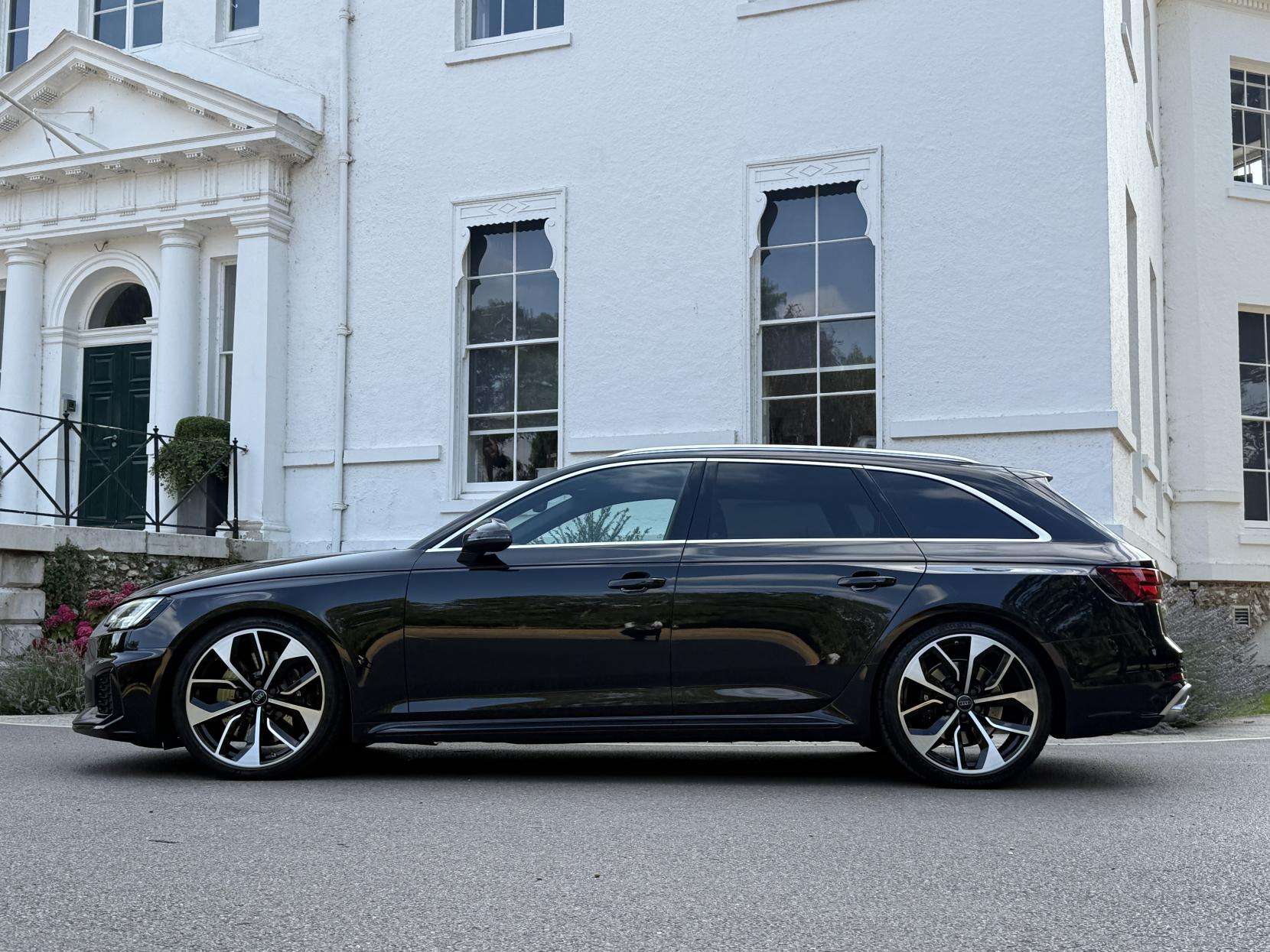 A 2018 AUDI RS4 AVANT 2.9 TFSI V6 Estate 5dr Petrol Tiptronic quattro Euro 6 (s/s) (450 ps) A 2018 AUDI RS4 AVANT 2.9 TFSI V6 Estate 5dr Petrol Tiptronic quattro Euro 6 (s/s) (450 ps)