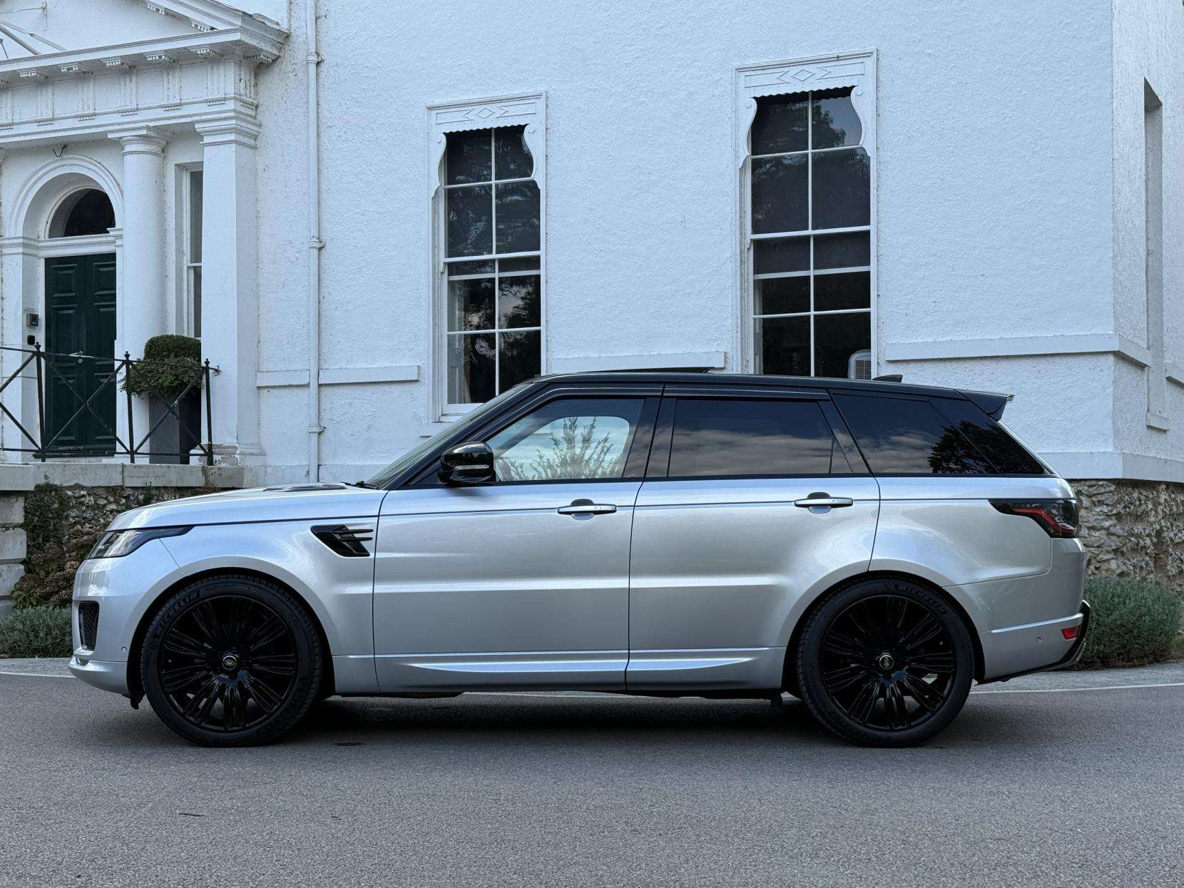 A 2019 LAND ROVER RANGE ROVER SPORT 3.0 SD V6 Autobiography Dynamic SUV 5dr Diesel Auto 4WD Euro 6 (s/s) (306 ps) A 2019 LAND ROVER RANGE ROVER SPORT 3.0 SD V6 Autobiography Dynamic SUV 5dr Diesel Auto 4WD Euro 6 (s/s) (306 ps)
