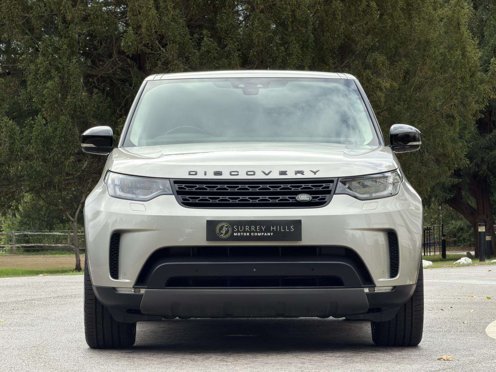 A 2018 LAND ROVER DISCOVERY 3.0 TD V6 HSE Luxury SUV 5dr Diesel Auto 4WD Euro 6 (s/s) (258 ps) A 2018 LAND ROVER DISCOVERY 3.0 TD V6 HSE Luxury SUV 5dr Diesel Auto 4WD Euro 6 (s/s) (258 ps)