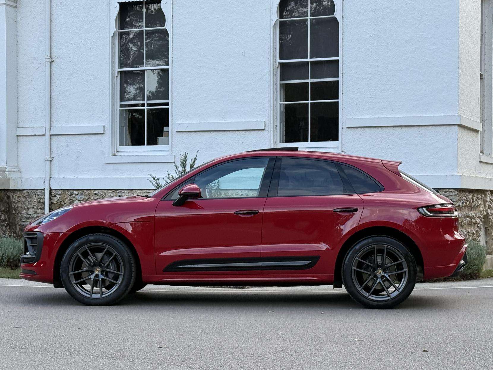 A 2023 PORSCHE MACAN 2.0T T SUV 5dr Petrol PDK 4WD Euro 6 (s/s) (265 ps) A 2023 PORSCHE MACAN 2.0T T SUV 5dr Petrol PDK 4WD Euro 6 (s/s) (265 ps)