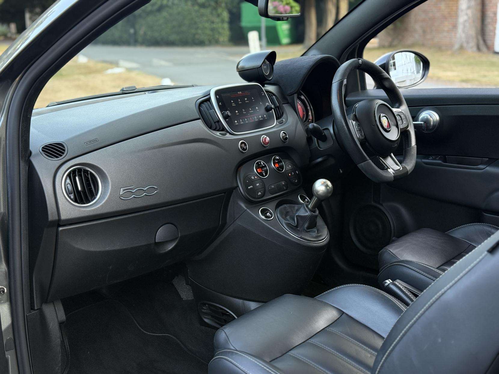 2017 ABARTH 595 2017 ABARTH 595