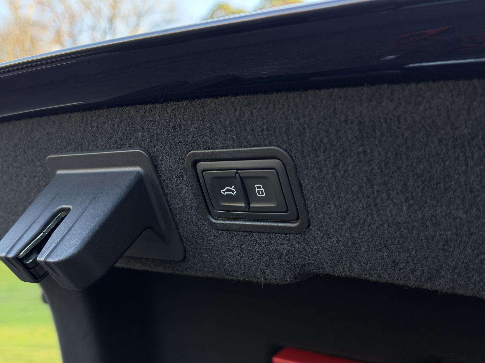 2018 AUDI A8 2018 AUDI A8