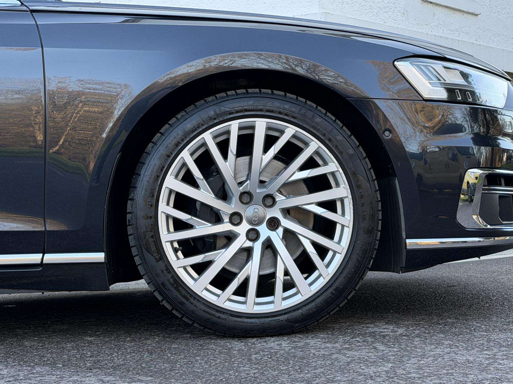 2018 AUDI A8 2018 AUDI A8