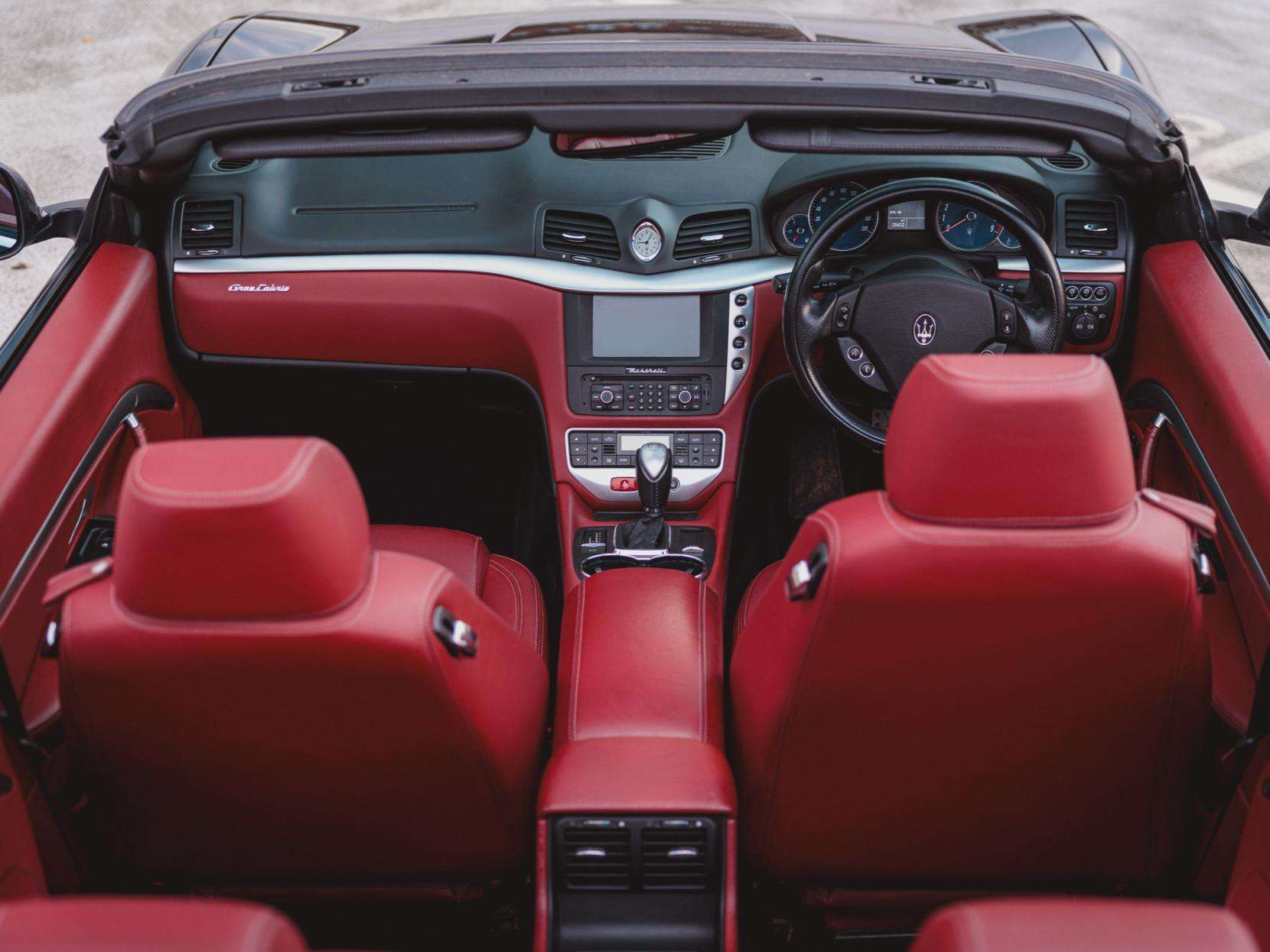 2011 MASERATI GRANCABRIO 2011 MASERATI GRANCABRIO